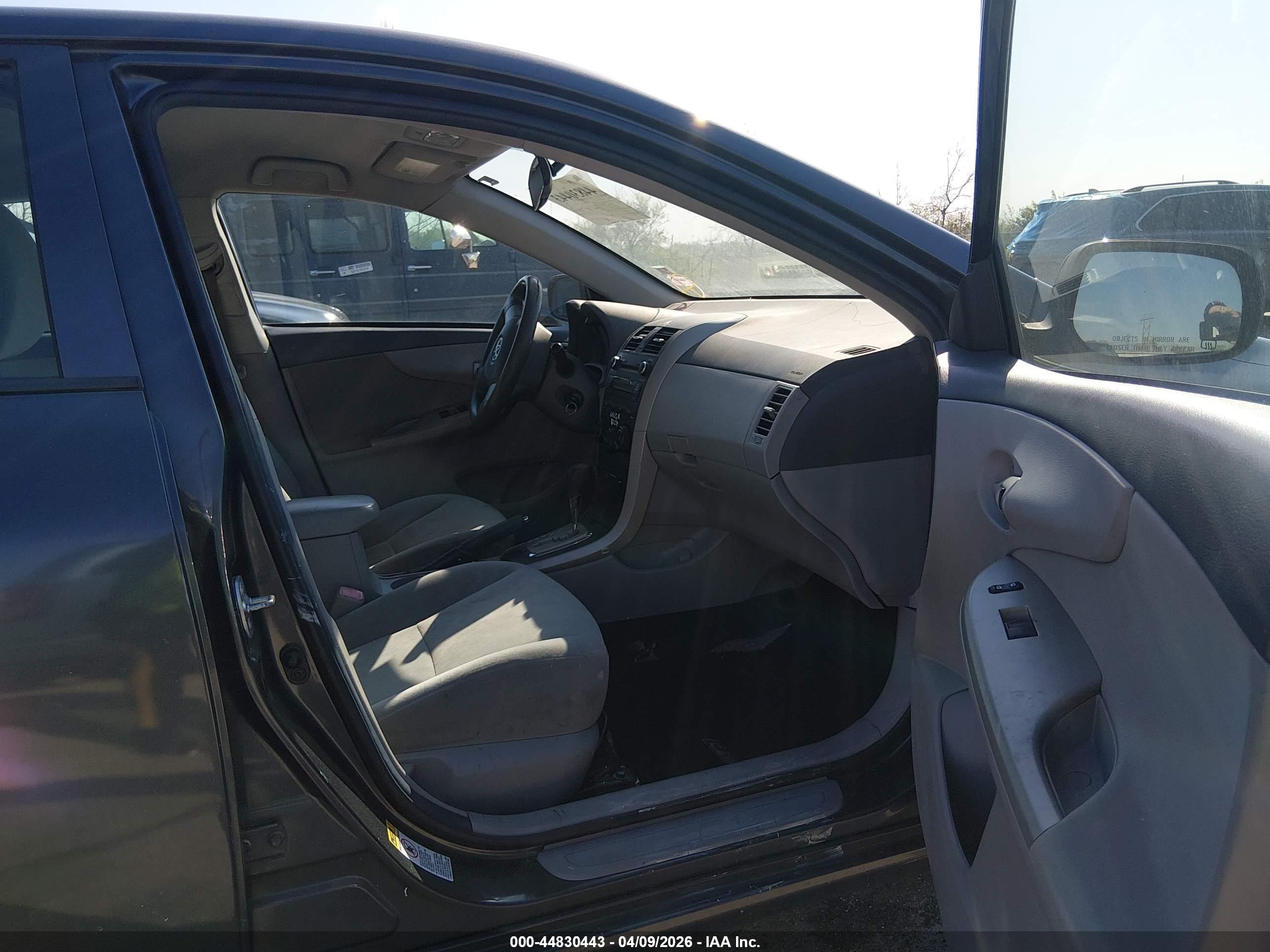 TOYOTA COROLLA image 5