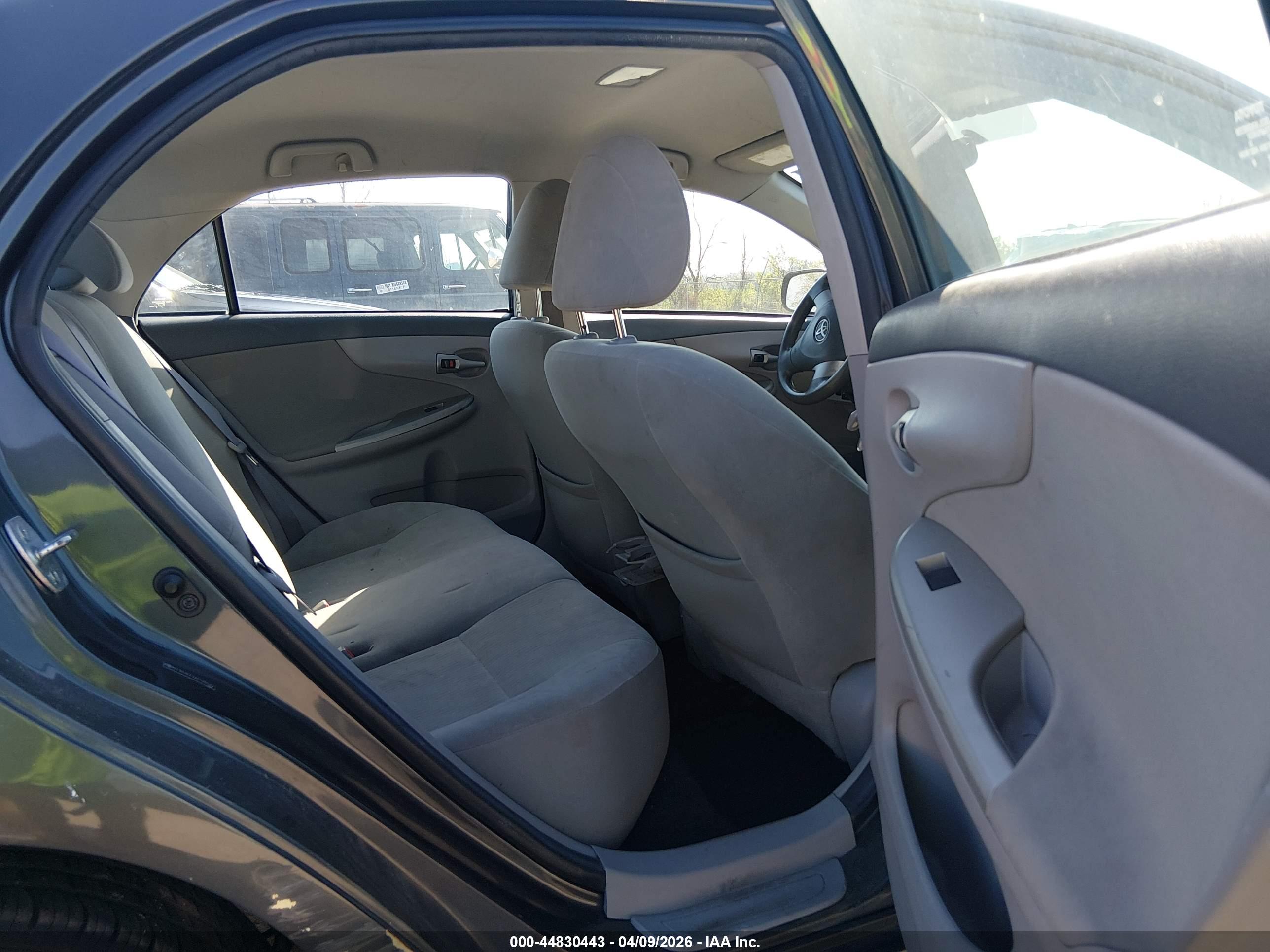 TOYOTA COROLLA image 8