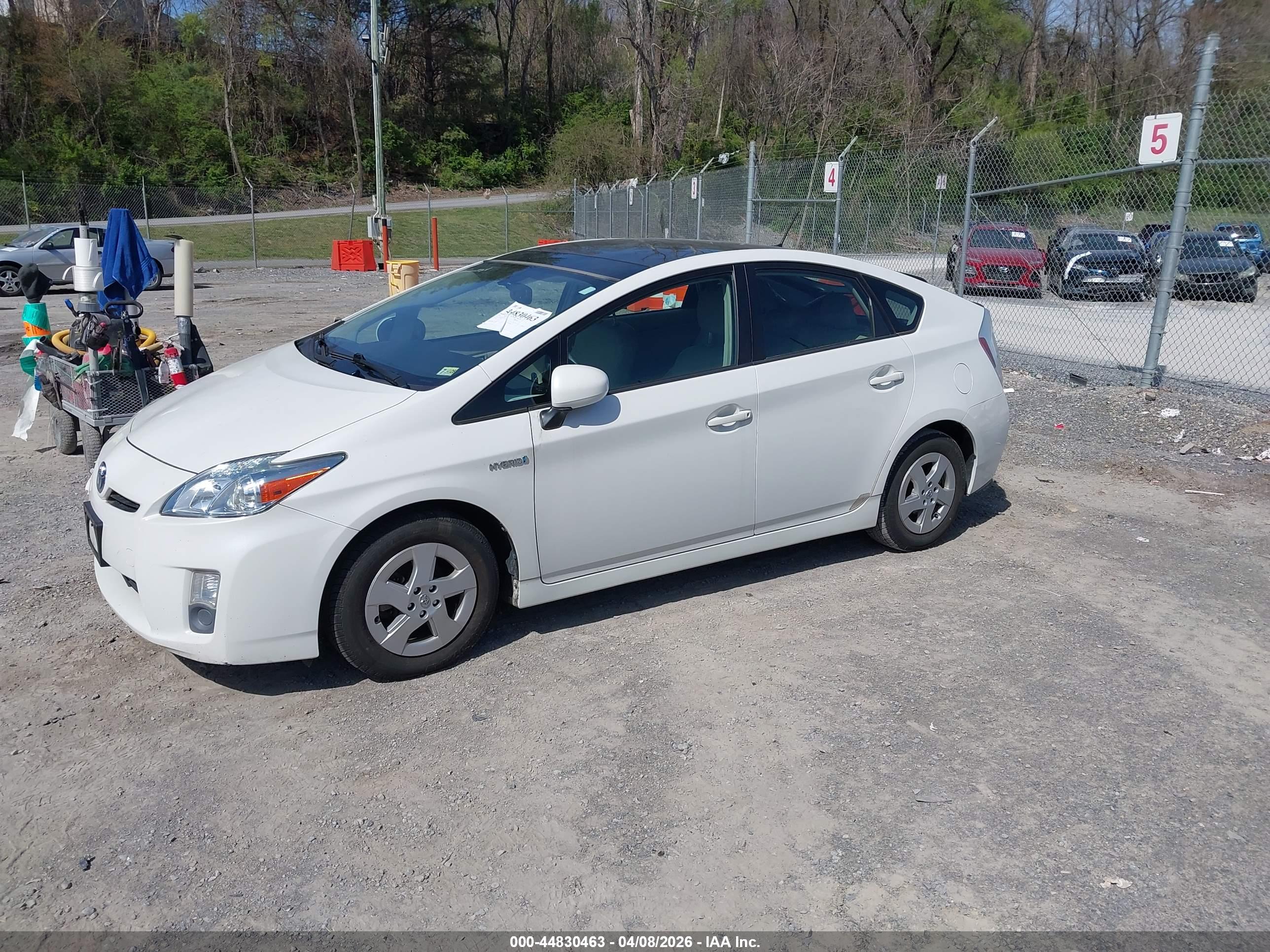 TOYOTA PRIUS image 2