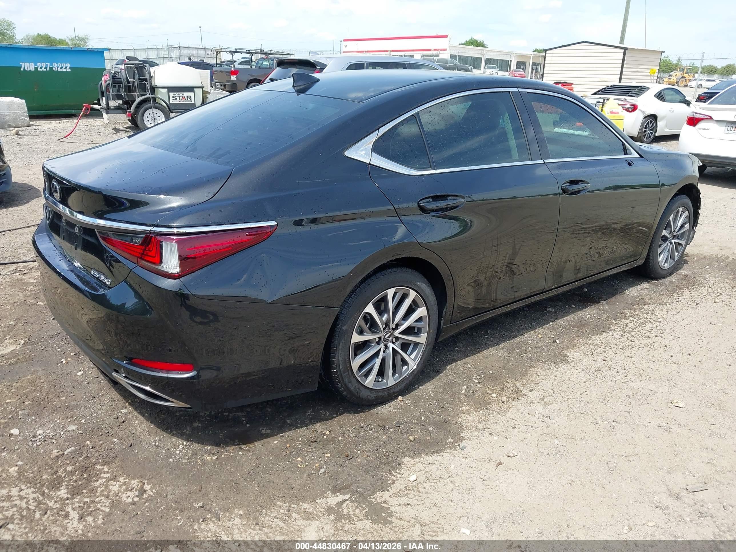 LEXUS ES image 4