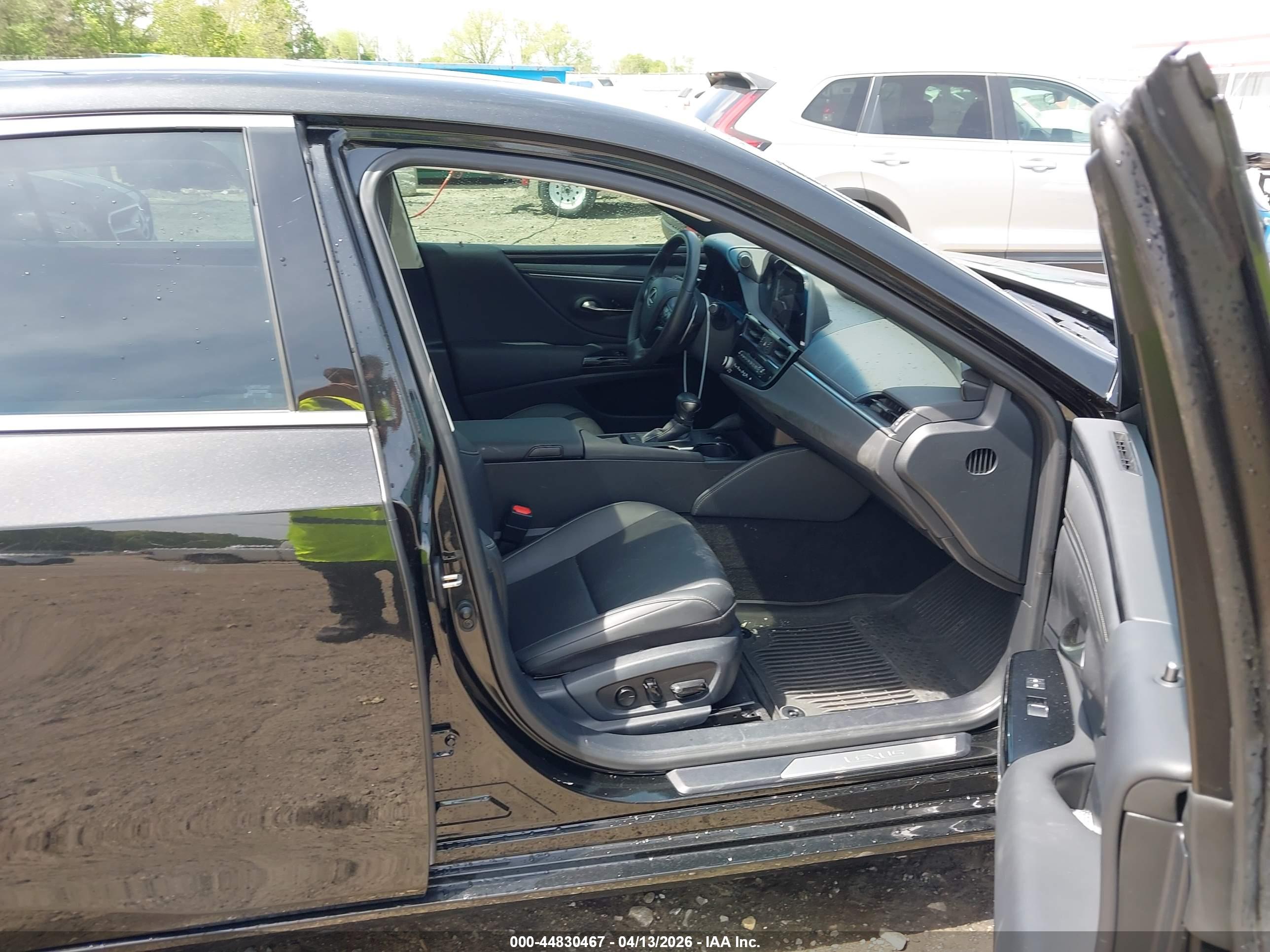 LEXUS ES image 5