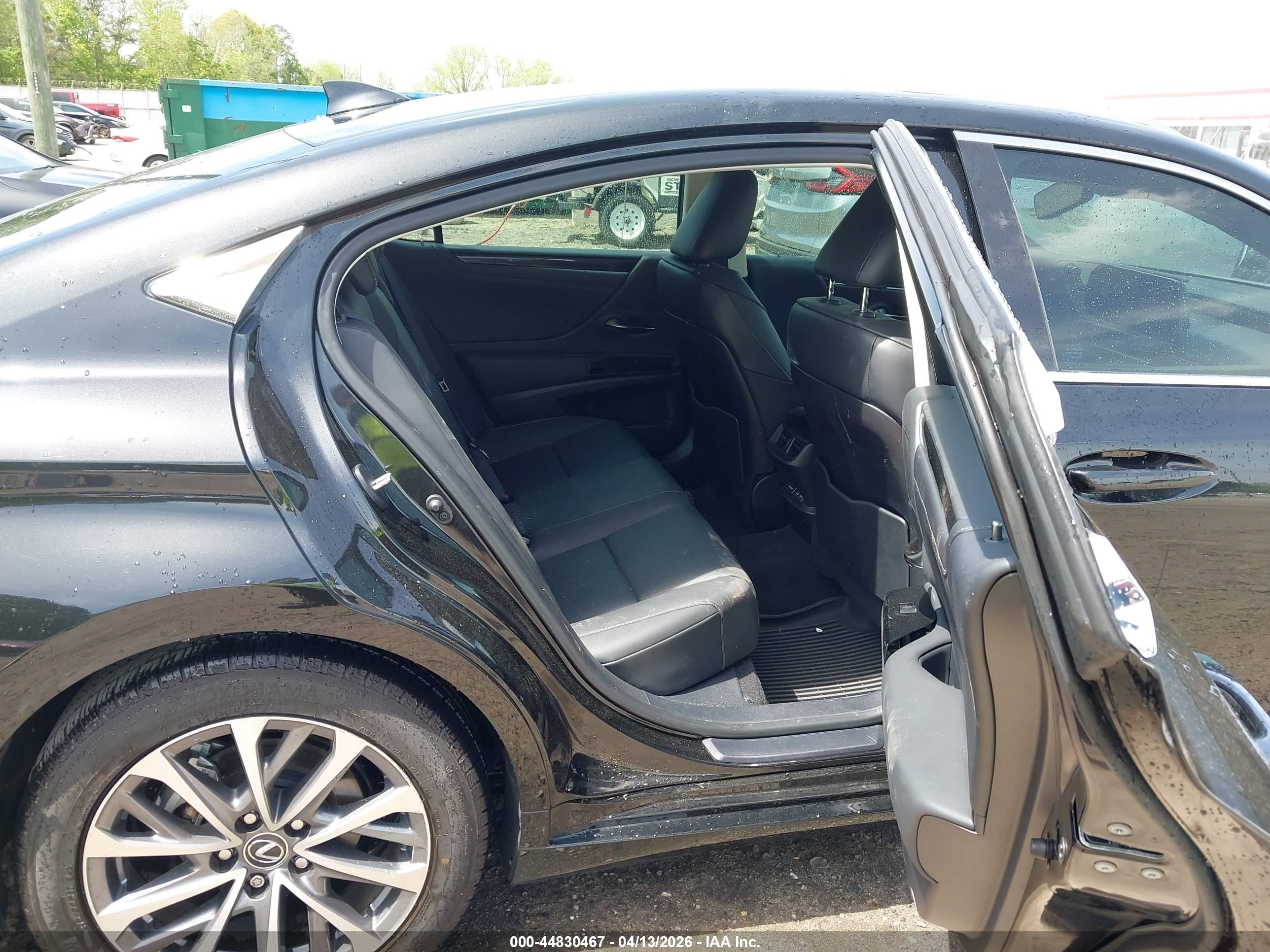LEXUS ES image 8