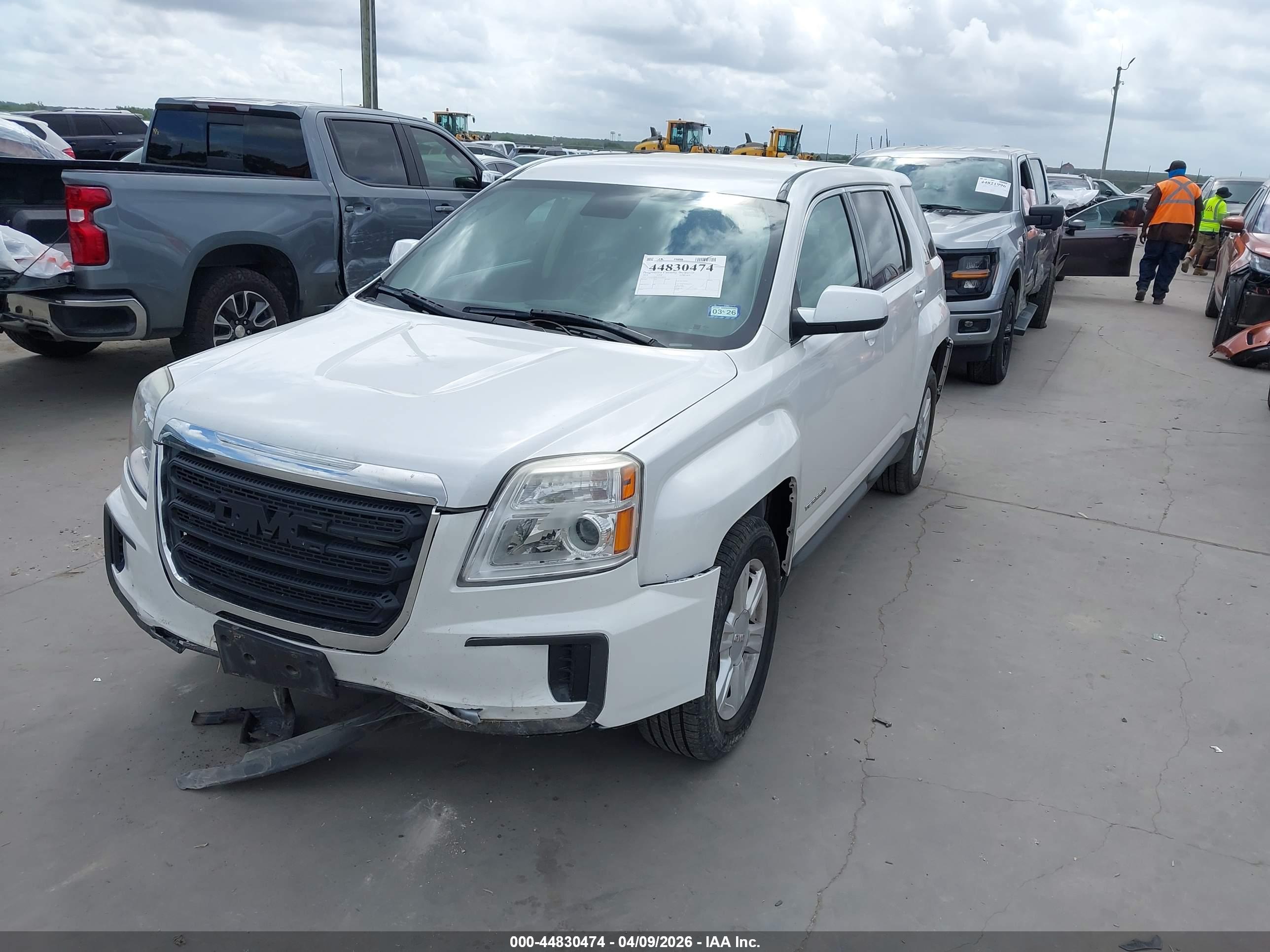 GMC TERRAIN image 2