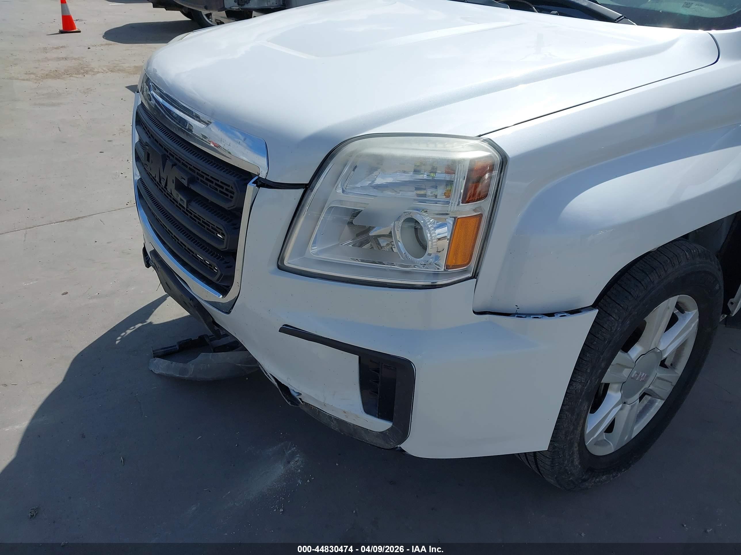 GMC TERRAIN image 6