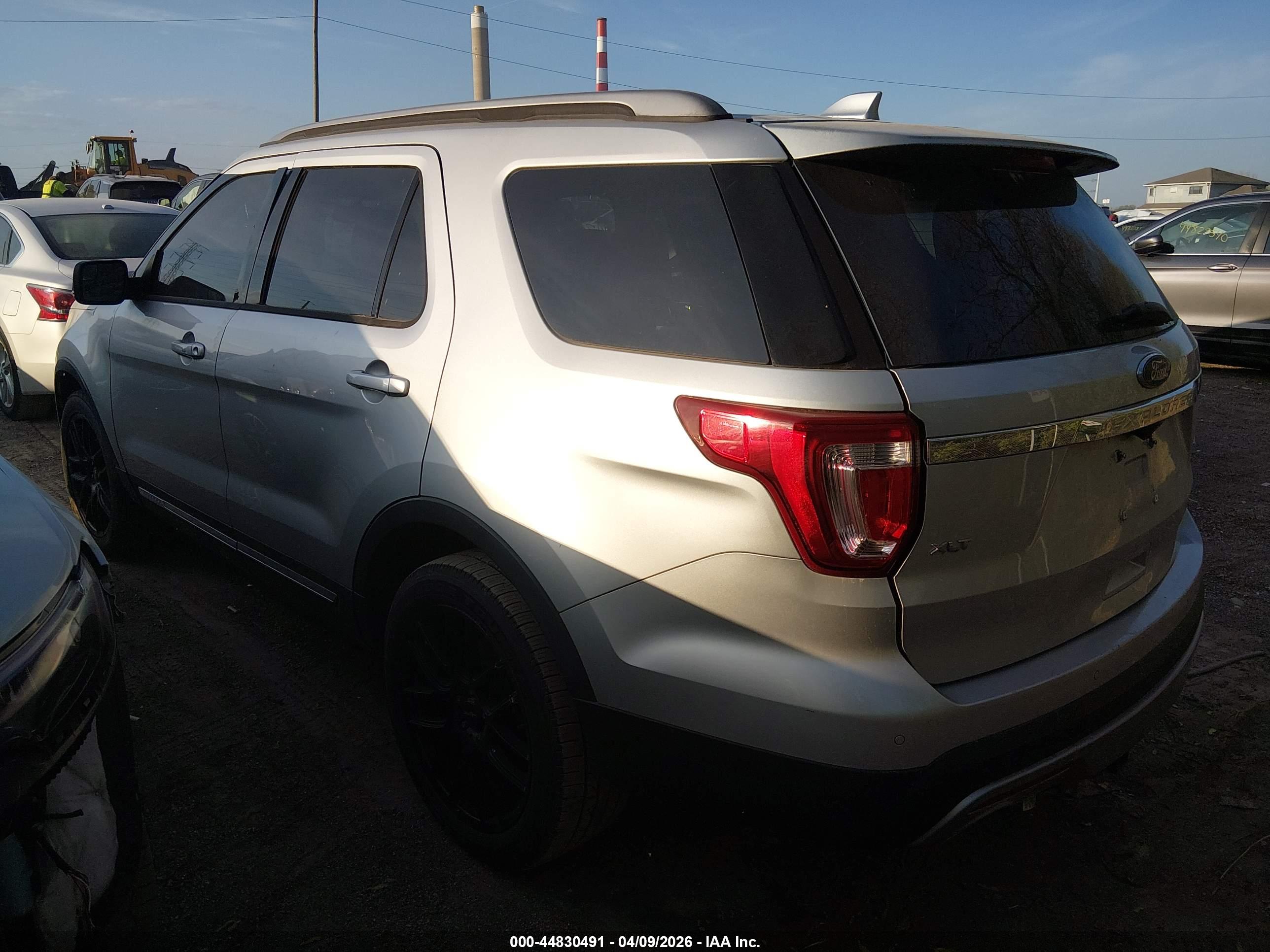 FORD EXPLORER image 3