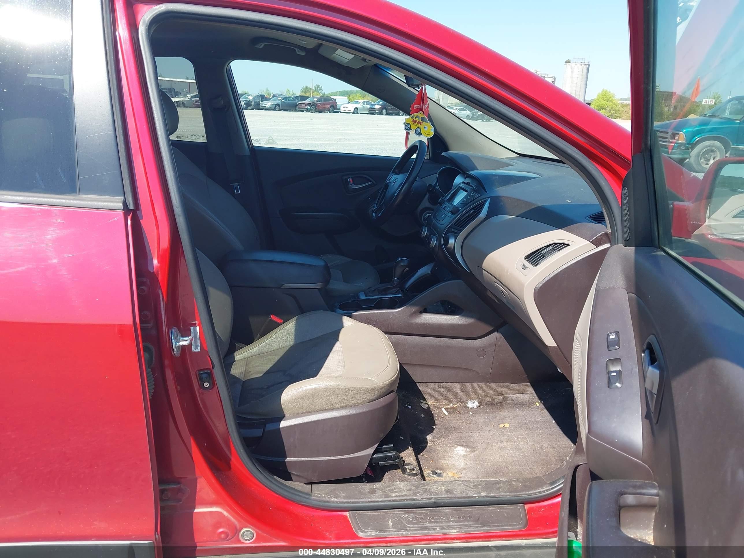 HYUNDAI TUCSON image 5
