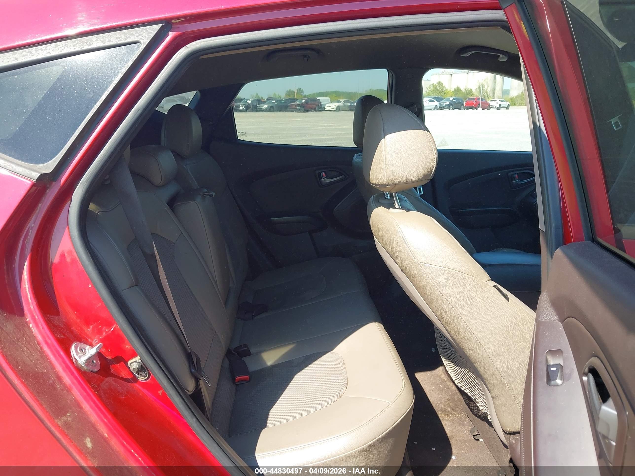 HYUNDAI TUCSON image 8