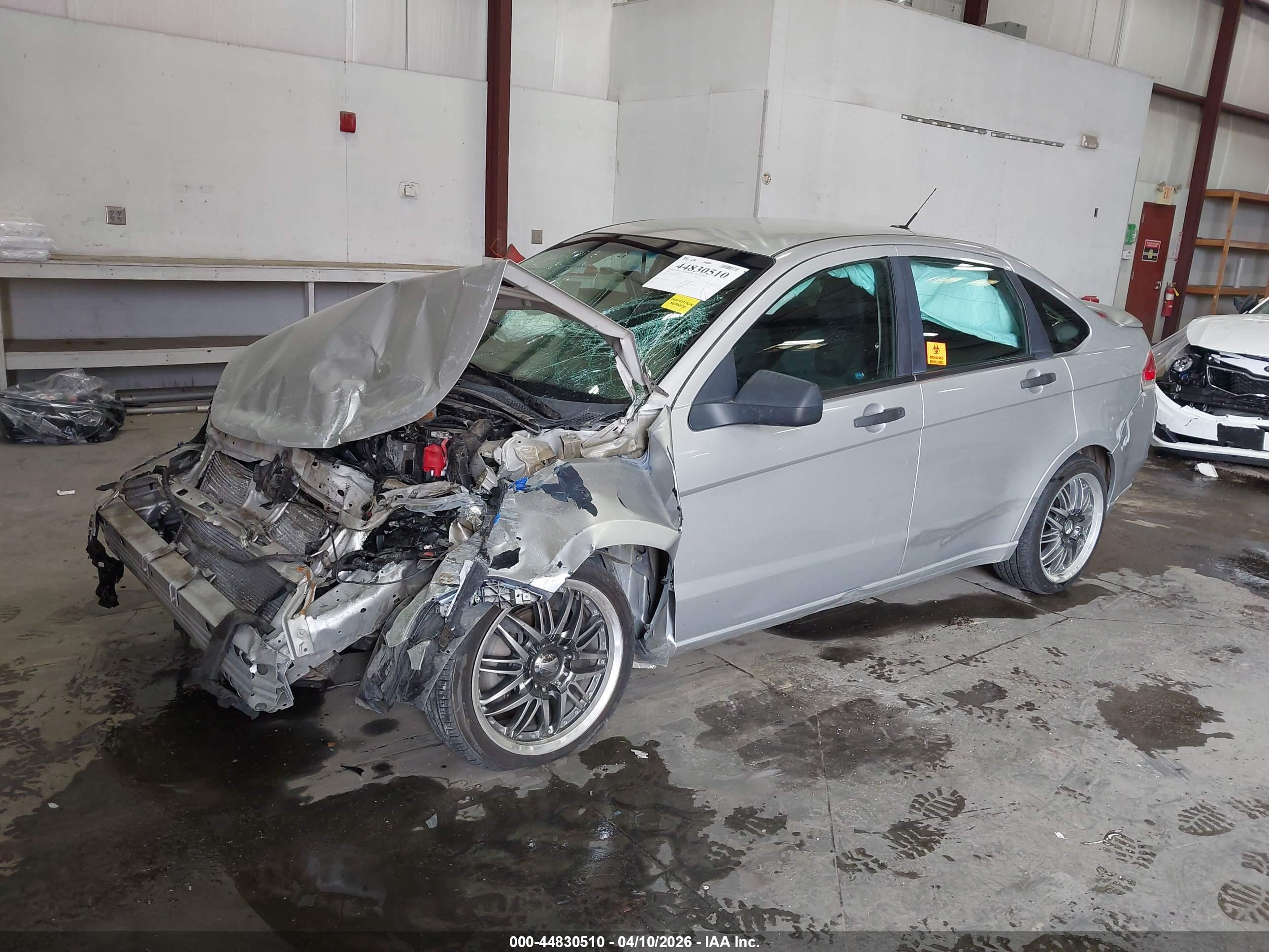 FORD FOCUS image 2