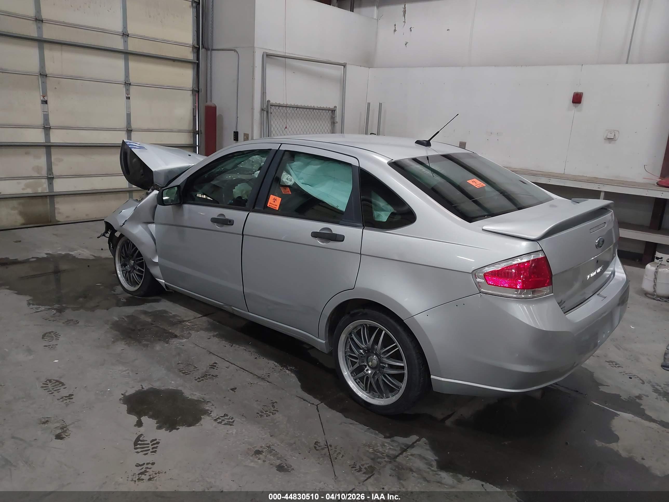 FORD FOCUS image 3