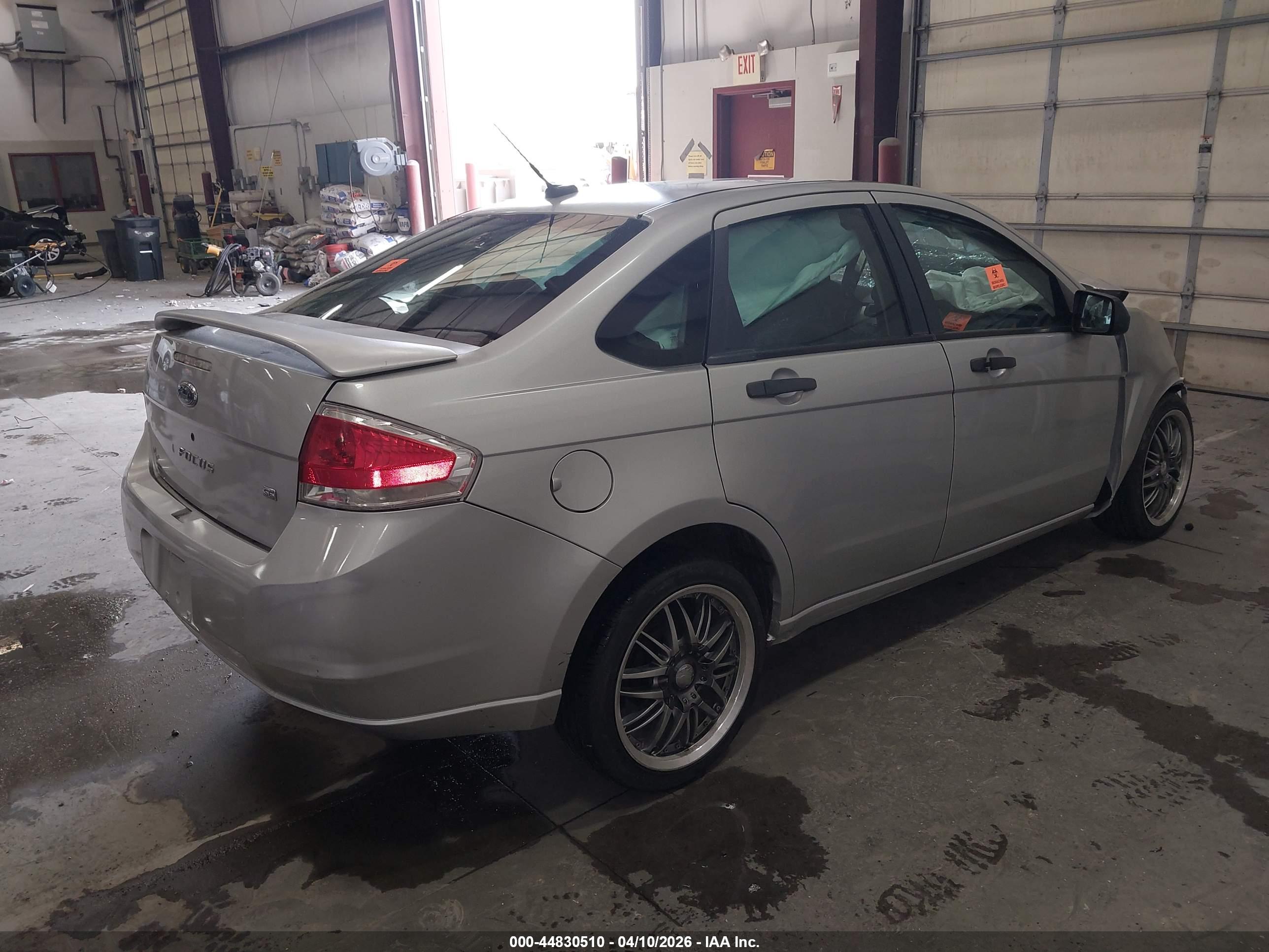 FORD FOCUS image 4