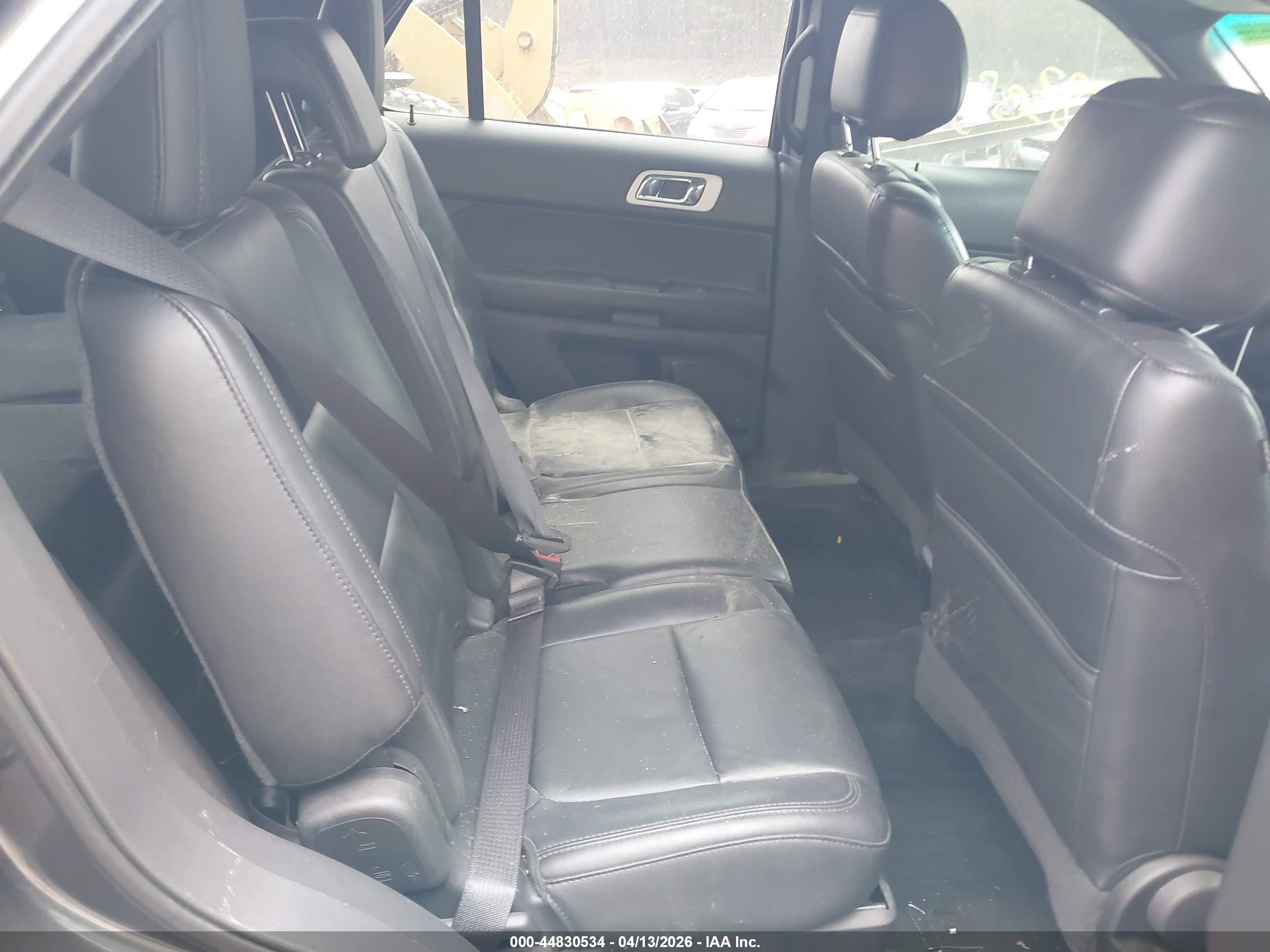 FORD EXPLORER image 8