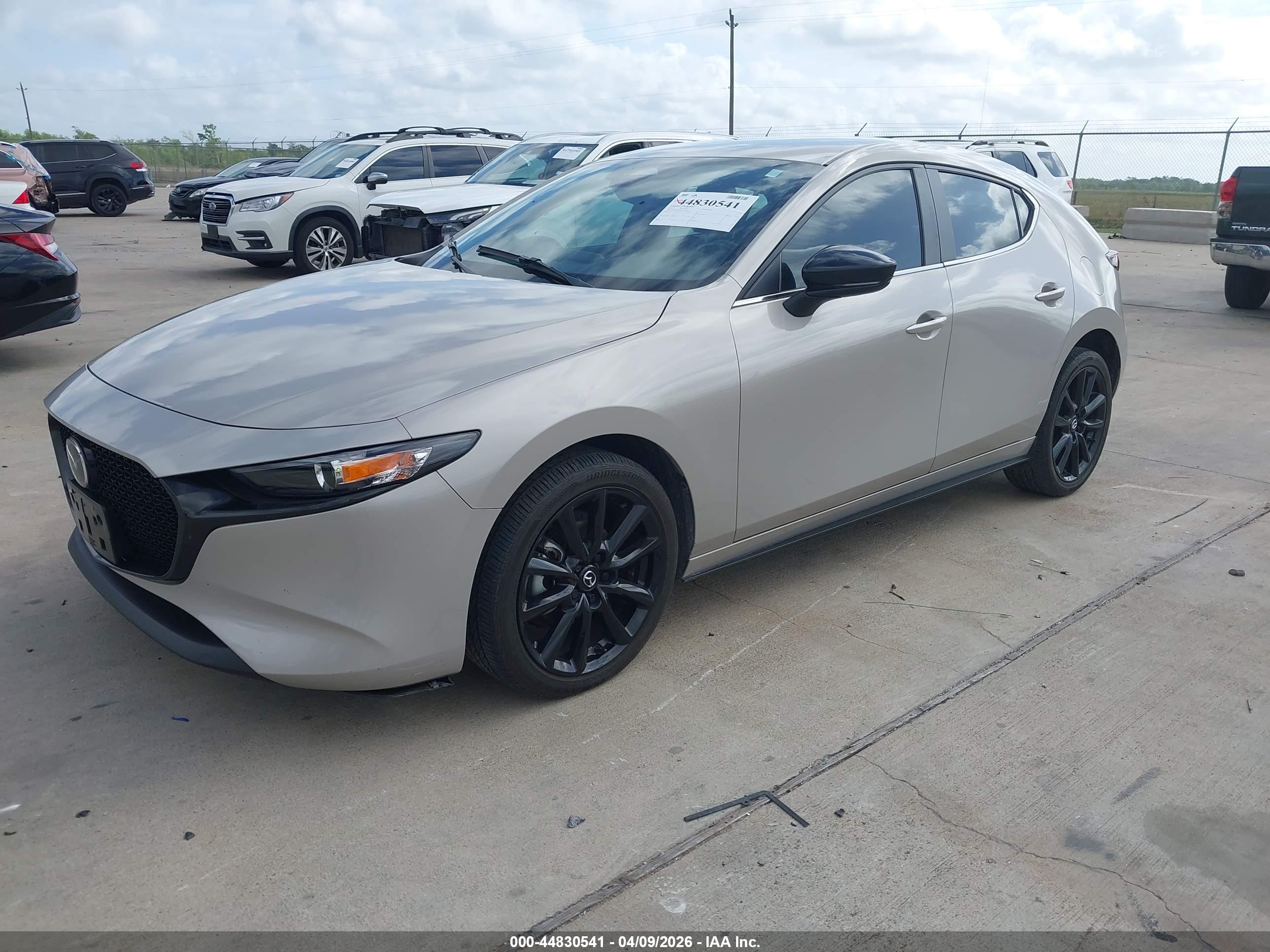 MAZDA MAZDA3 image 2