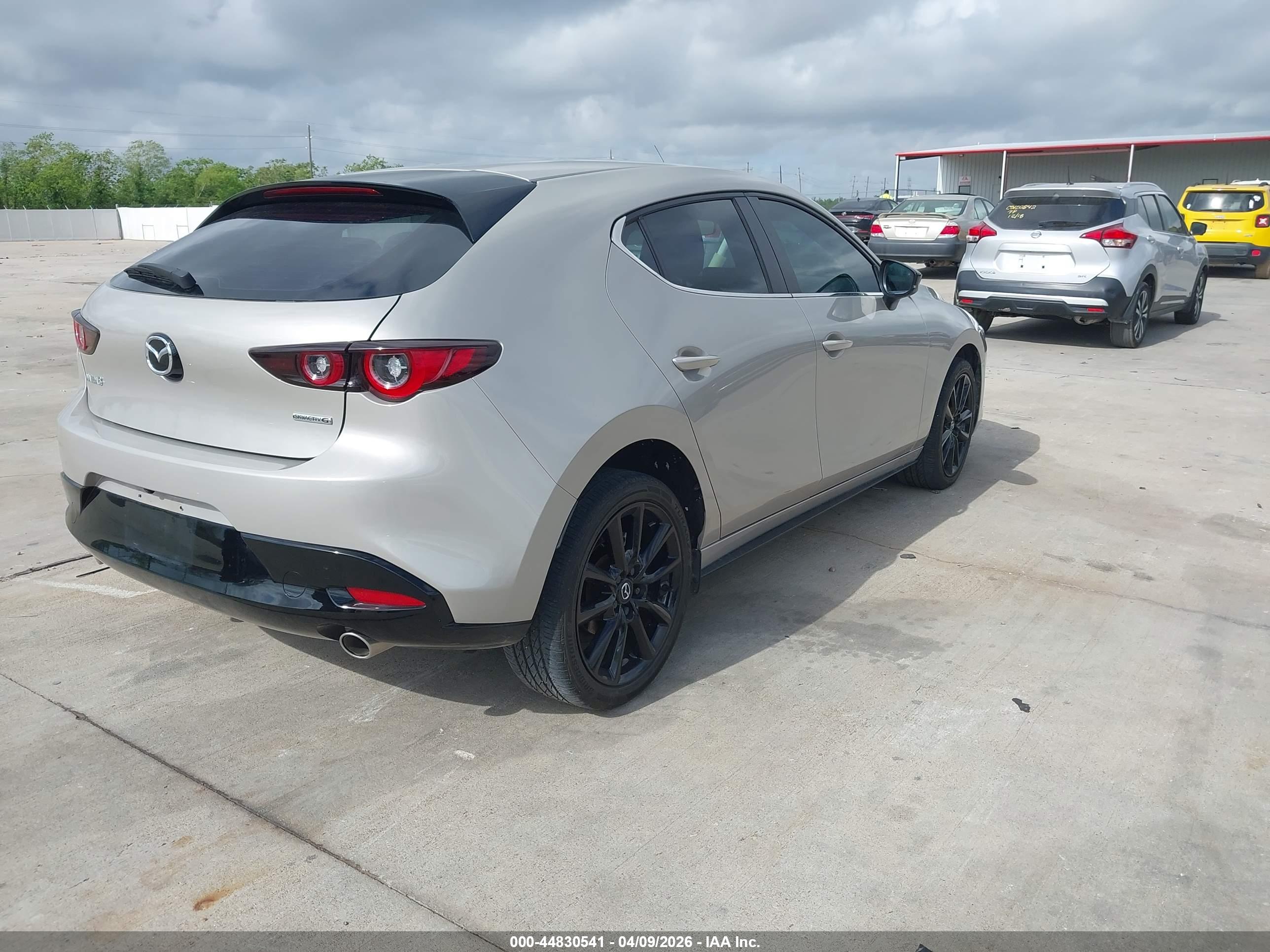 MAZDA MAZDA3 image 4
