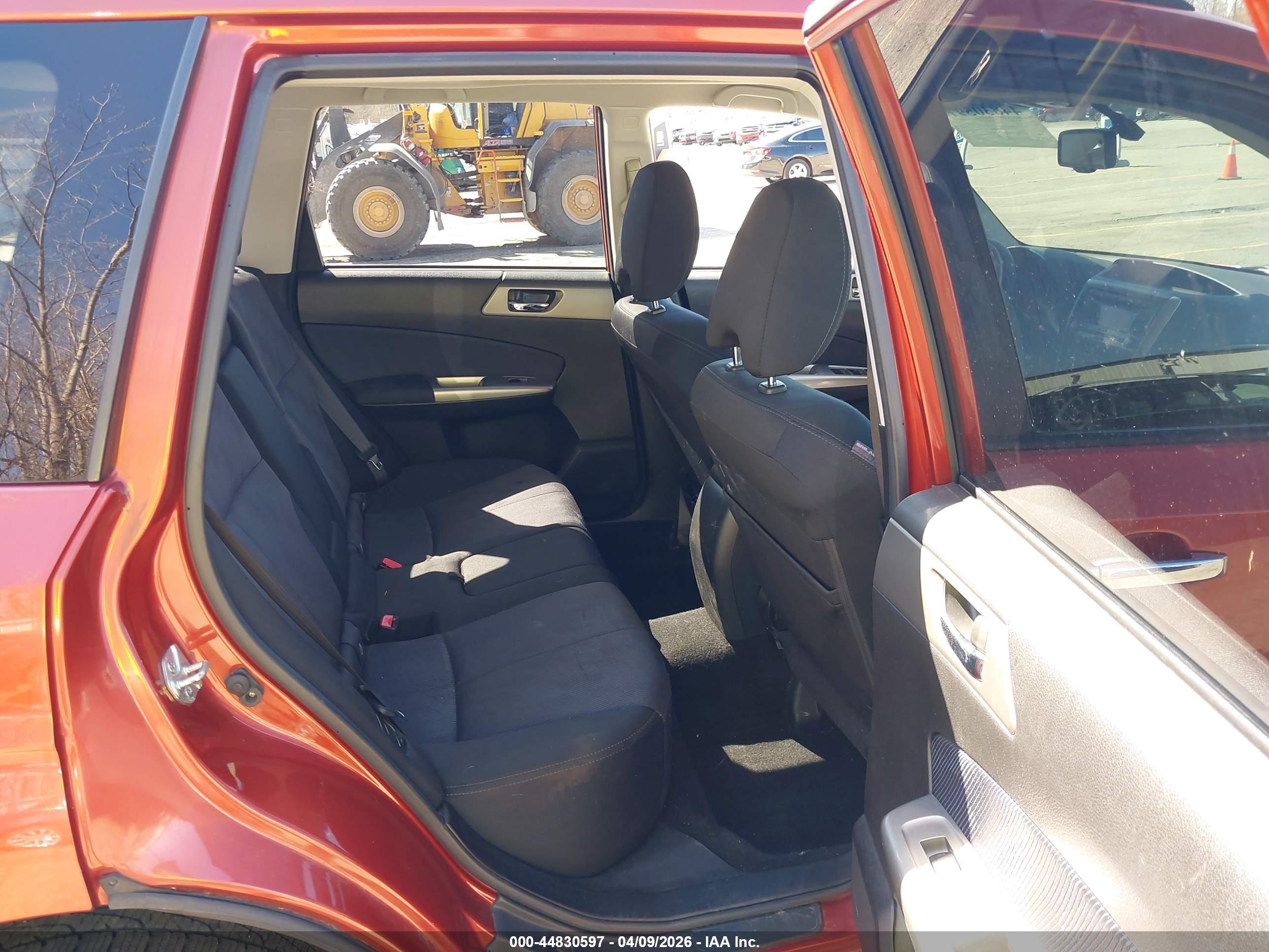 SUBARU FORESTER image 8