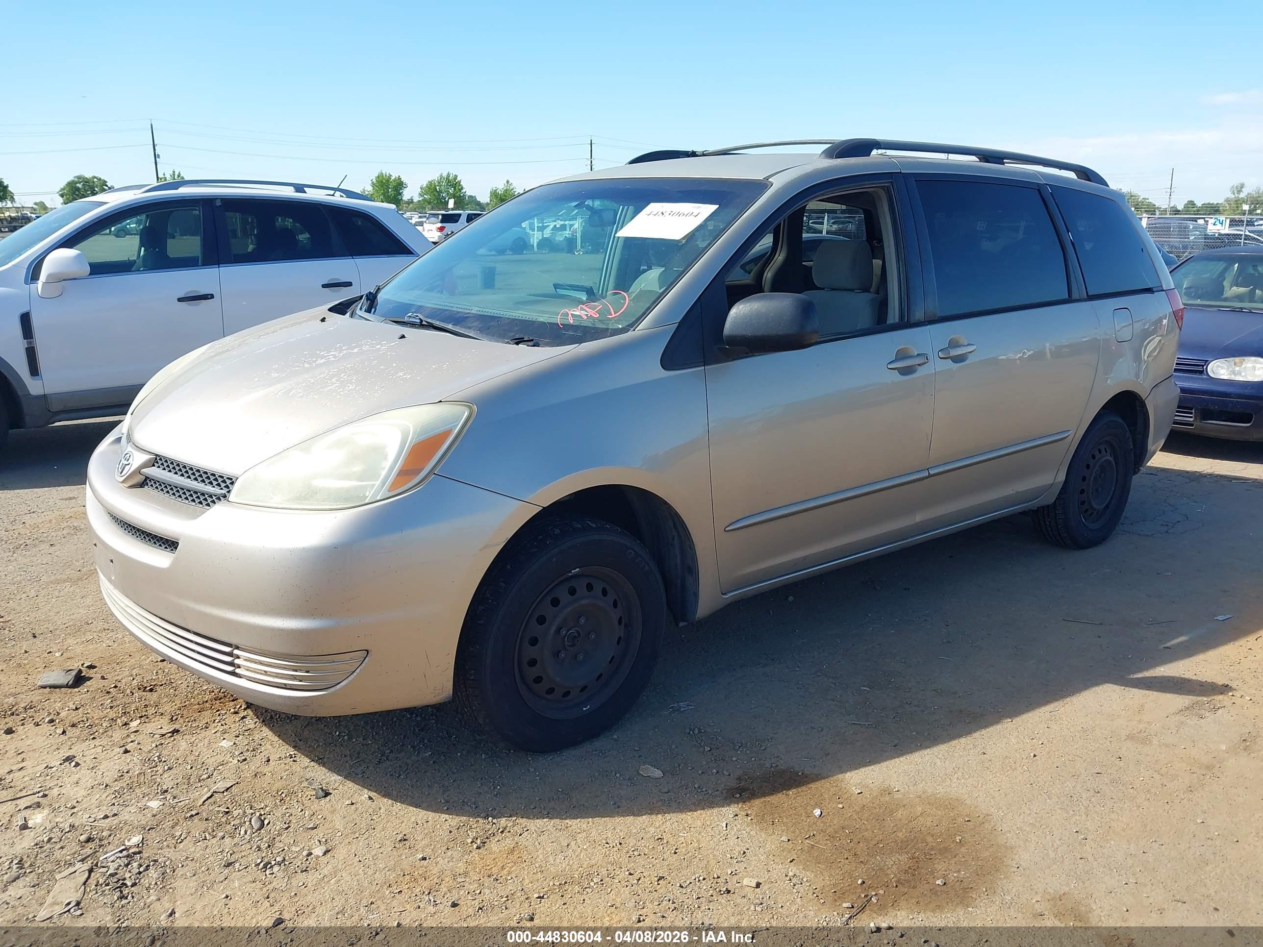 TOYOTA SIENNA image 2