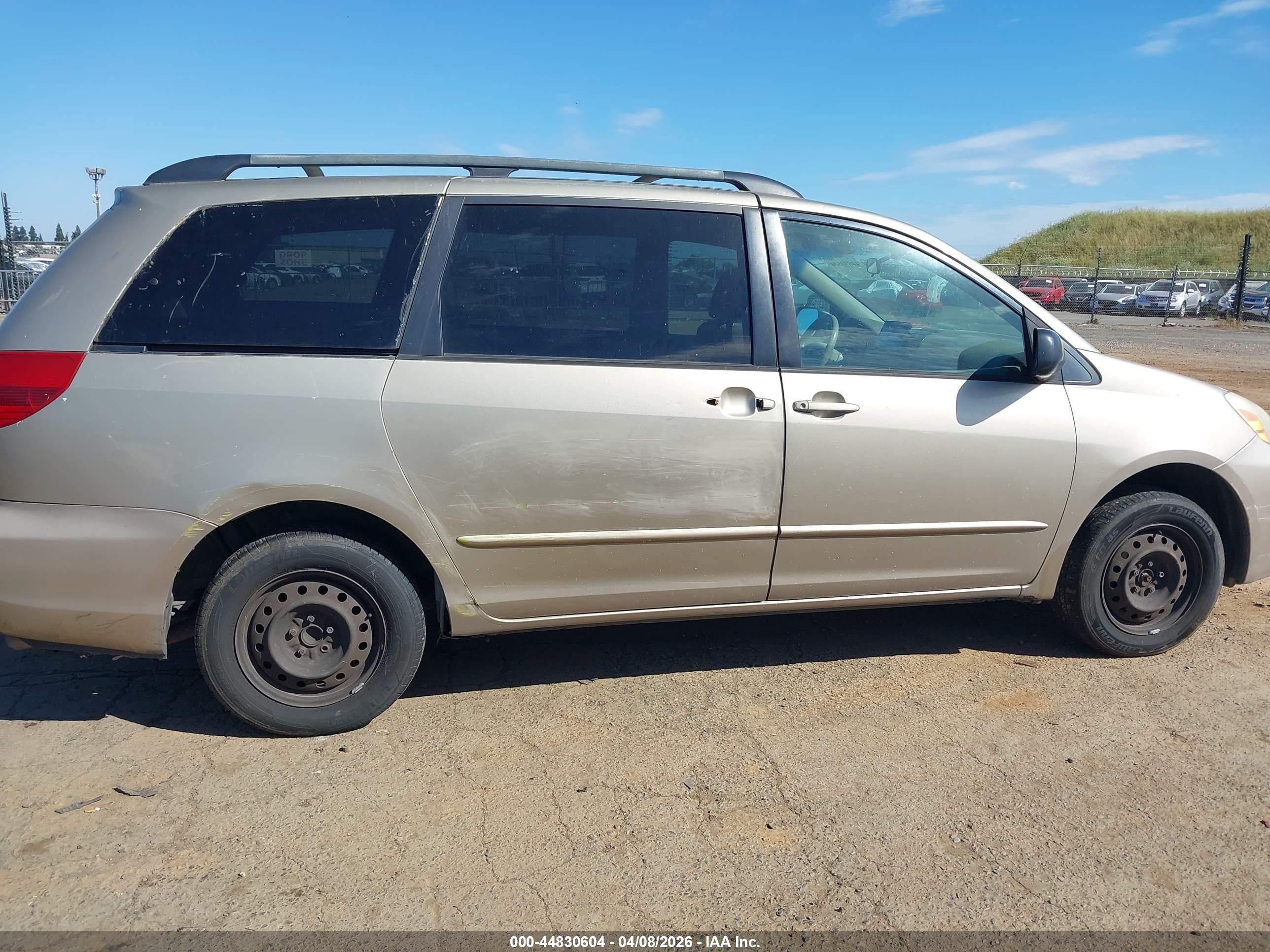 TOYOTA SIENNA image 6