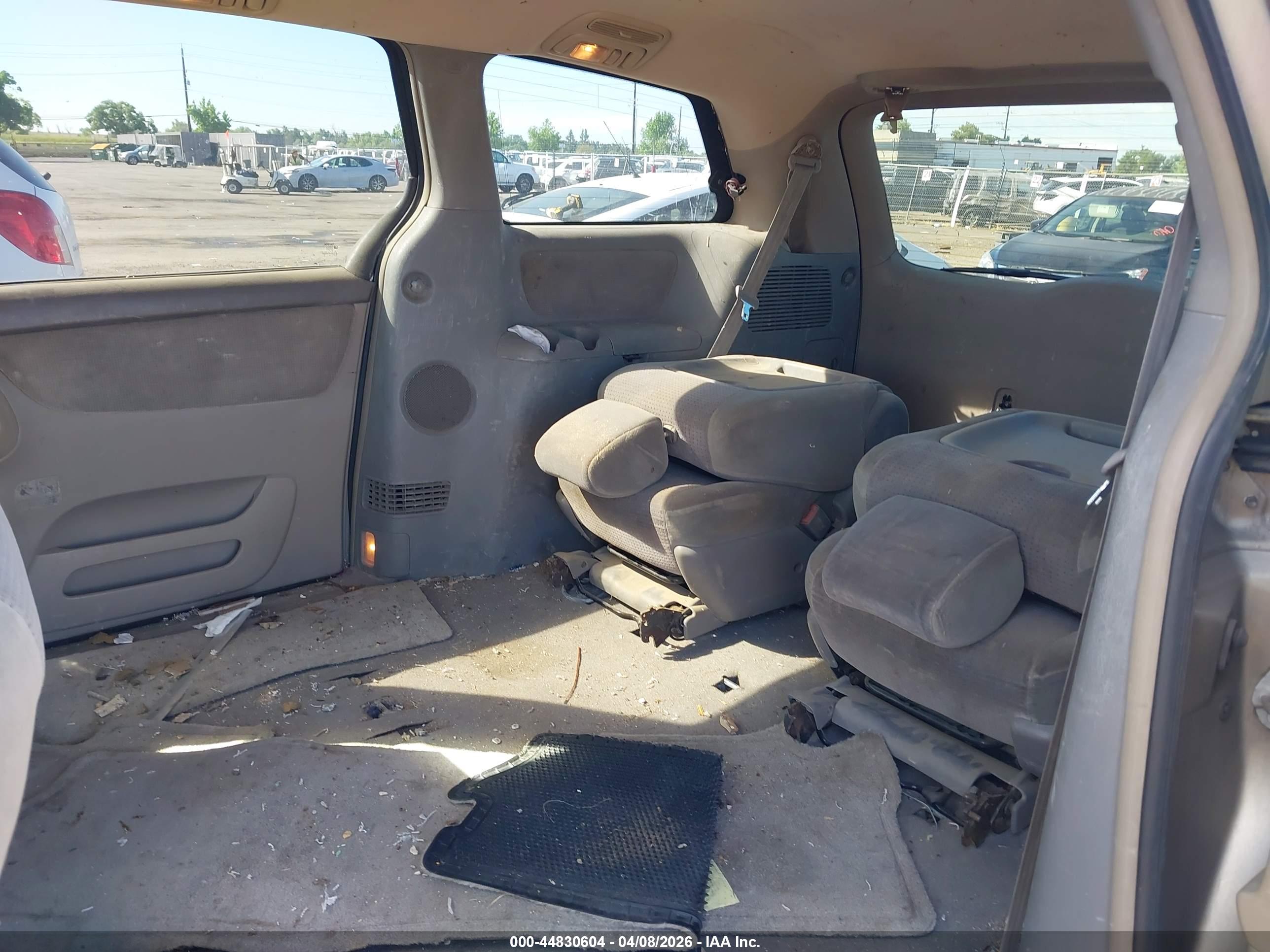 TOYOTA SIENNA image 8