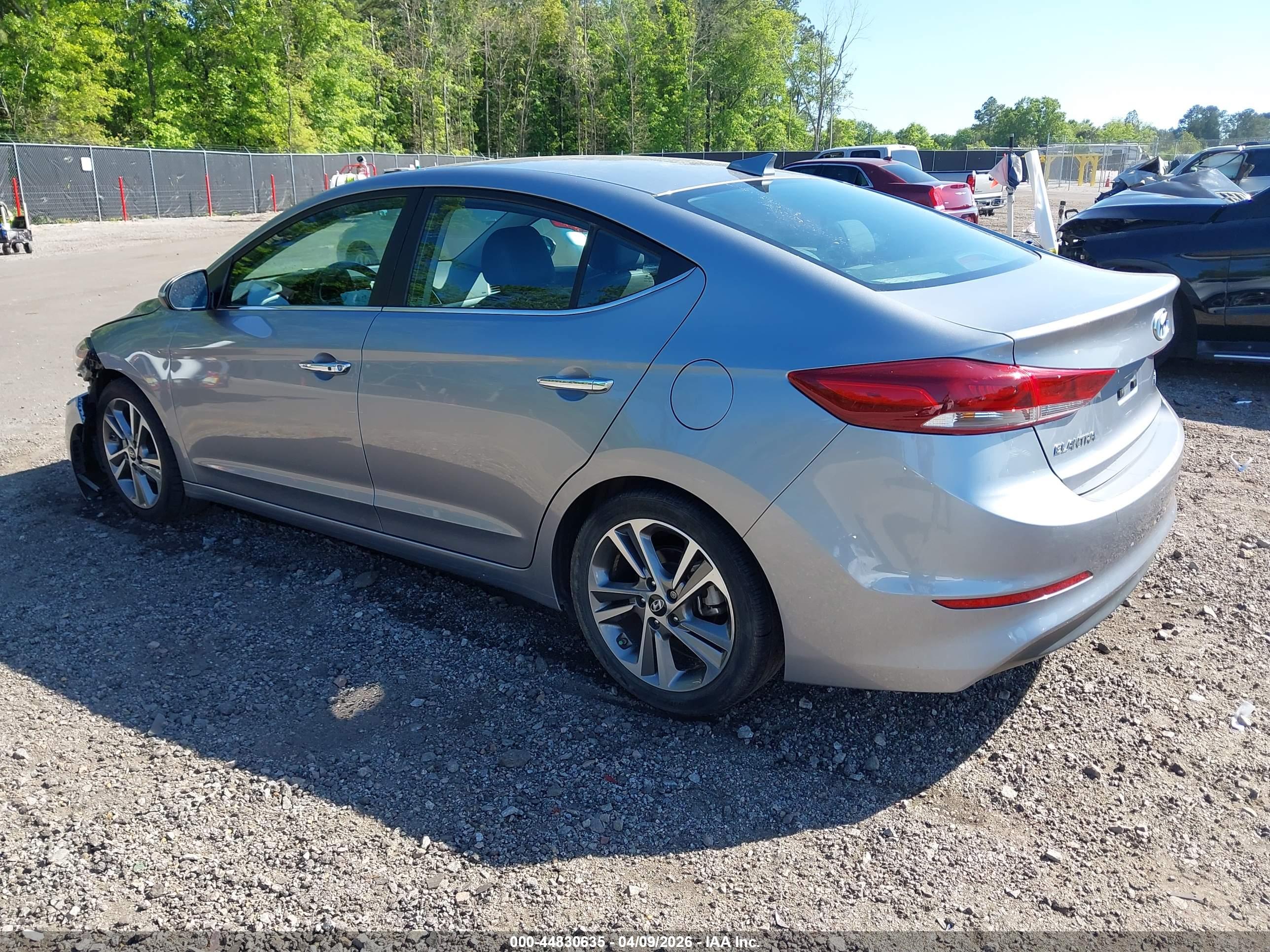 HYUNDAI ELANTRA image 3