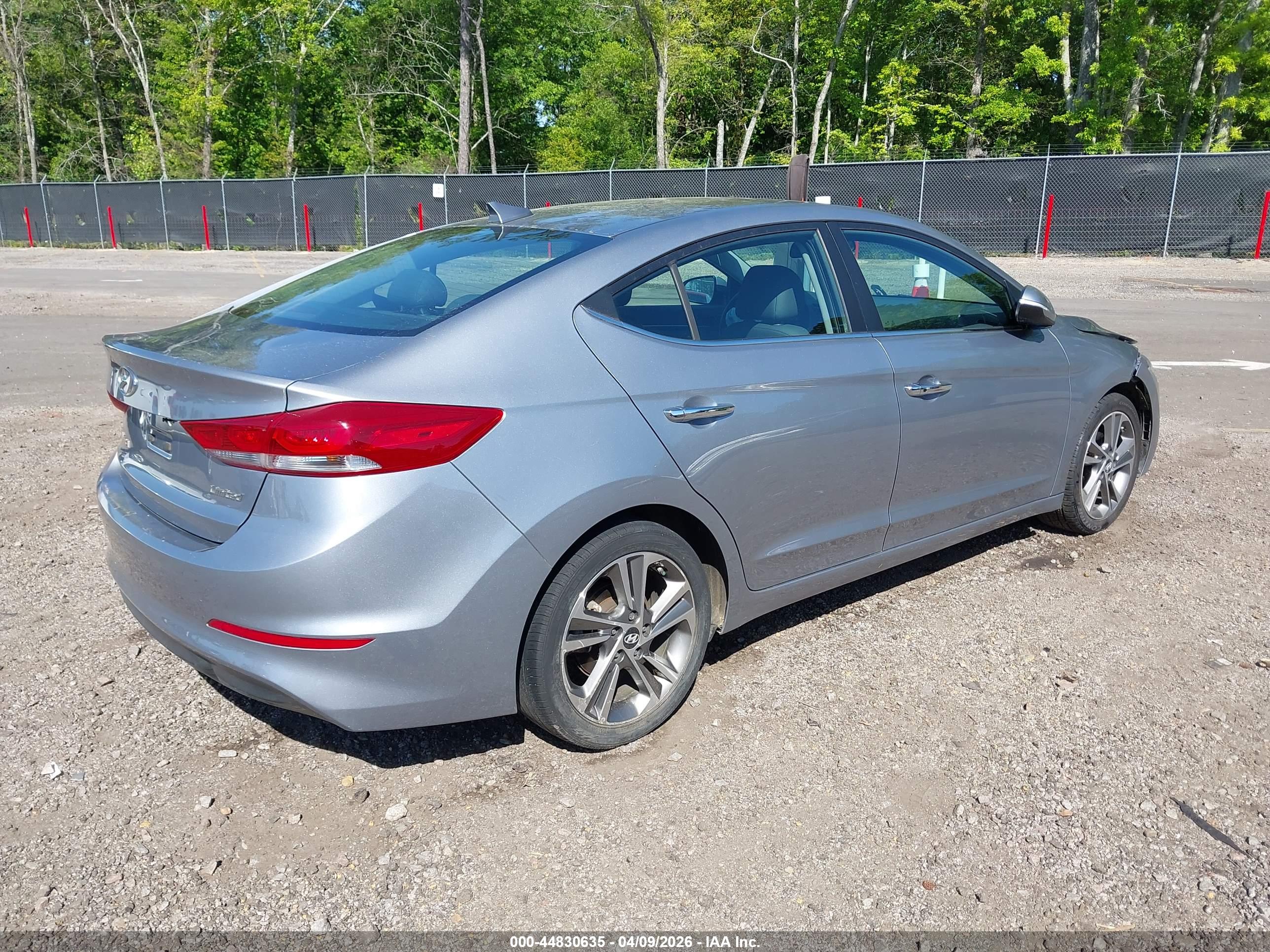 HYUNDAI ELANTRA image 4