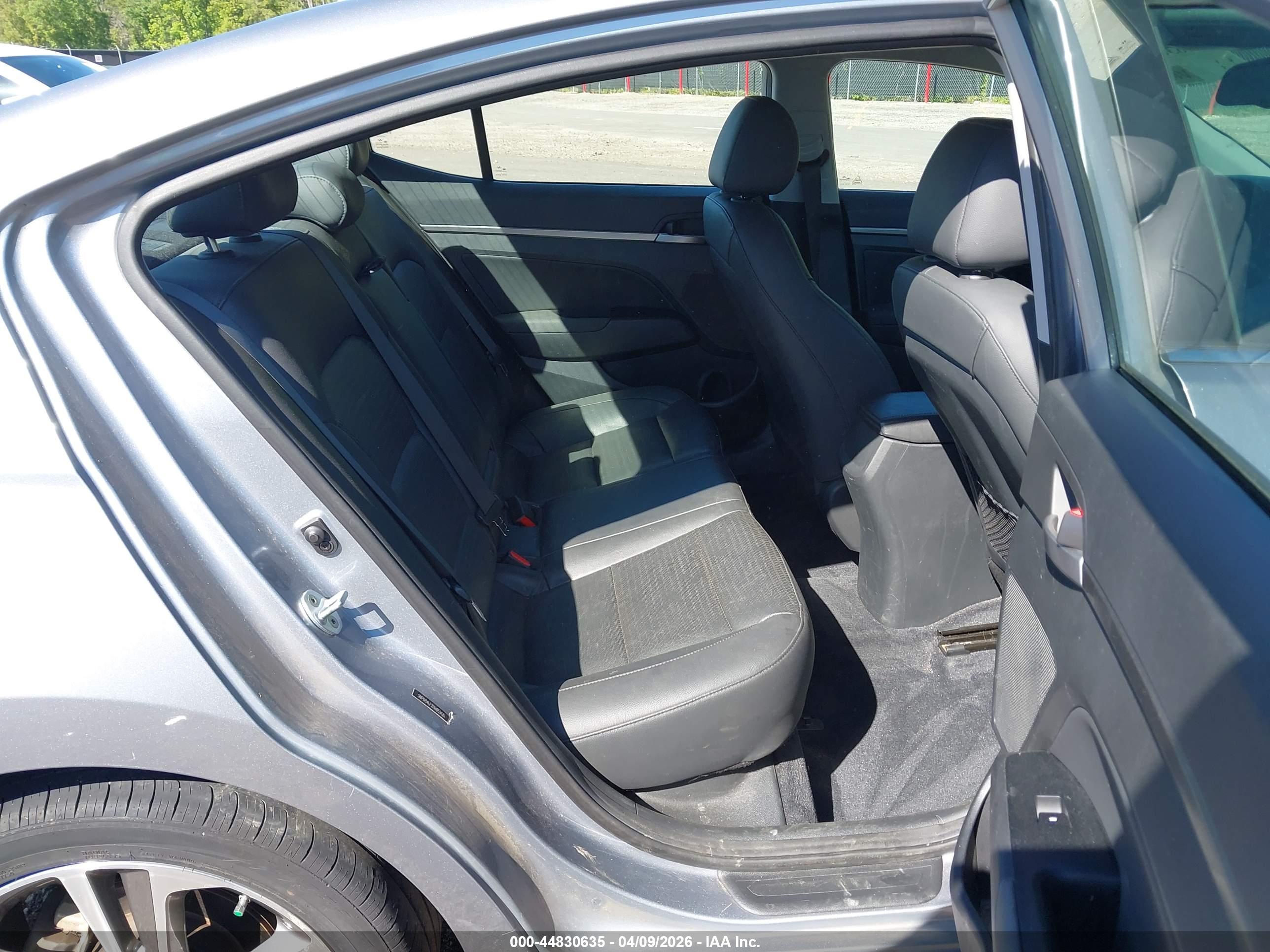 HYUNDAI ELANTRA image 8