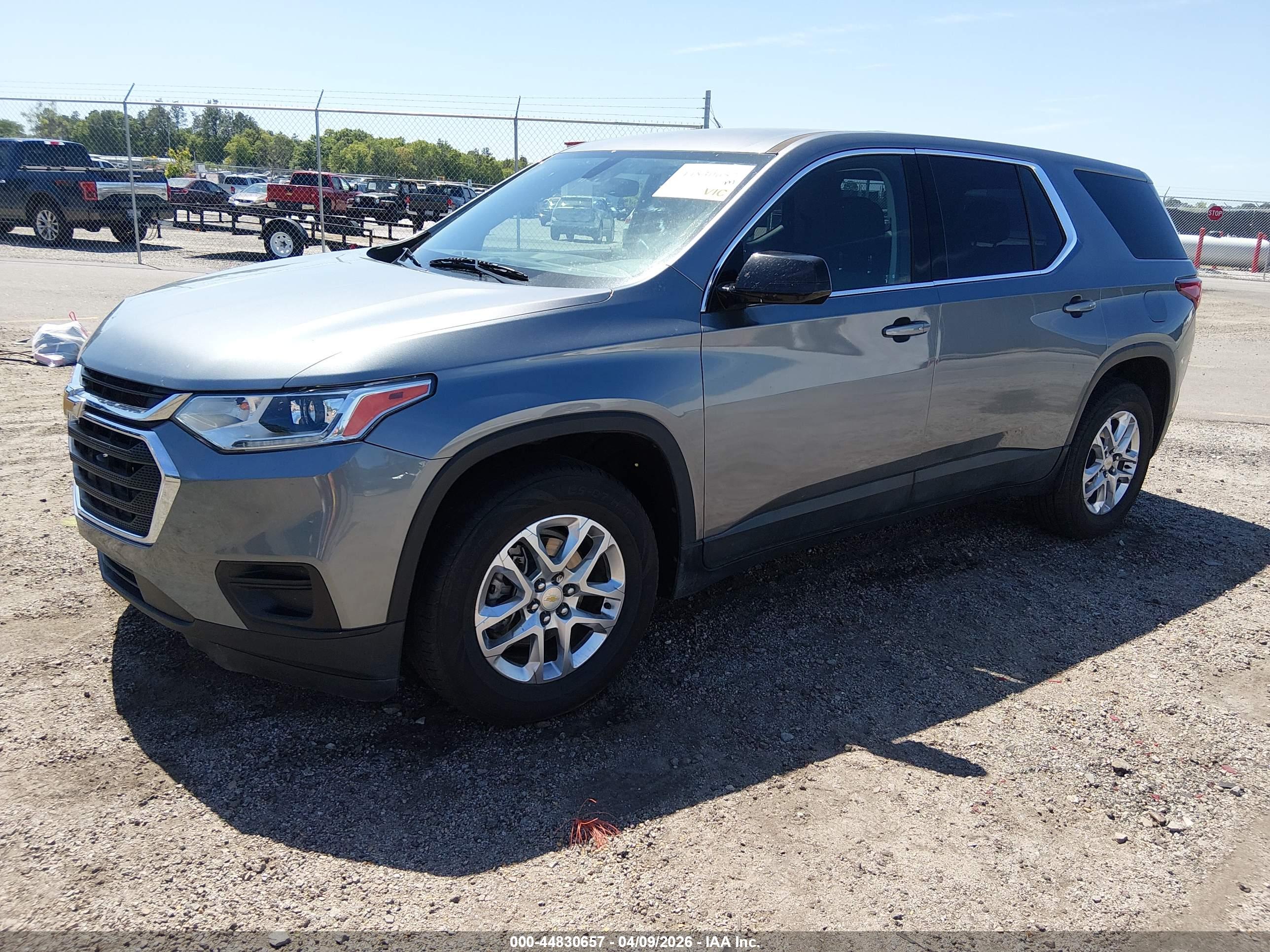 CHEVROLET TRAVERSE image 2