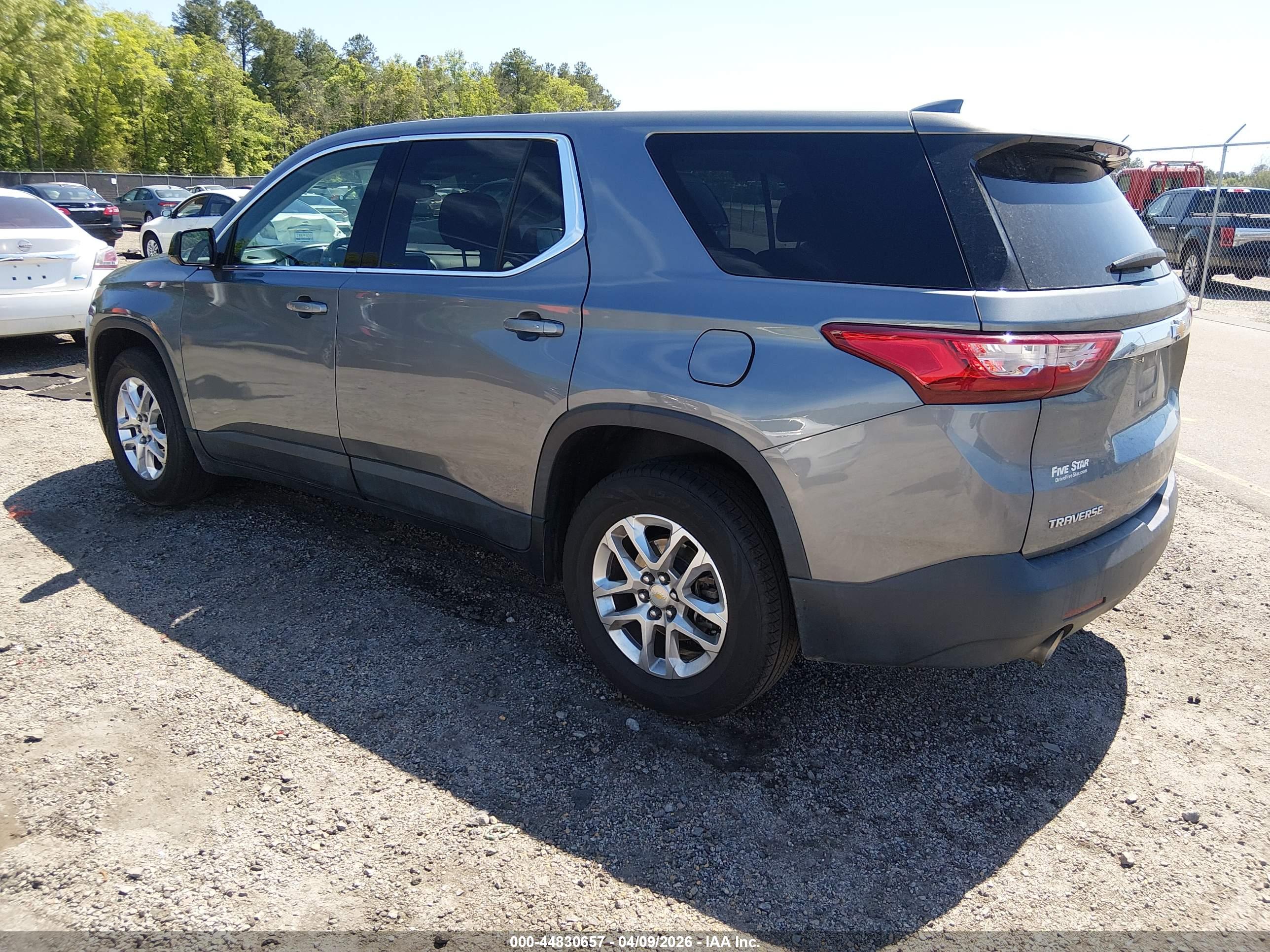 CHEVROLET TRAVERSE image 3