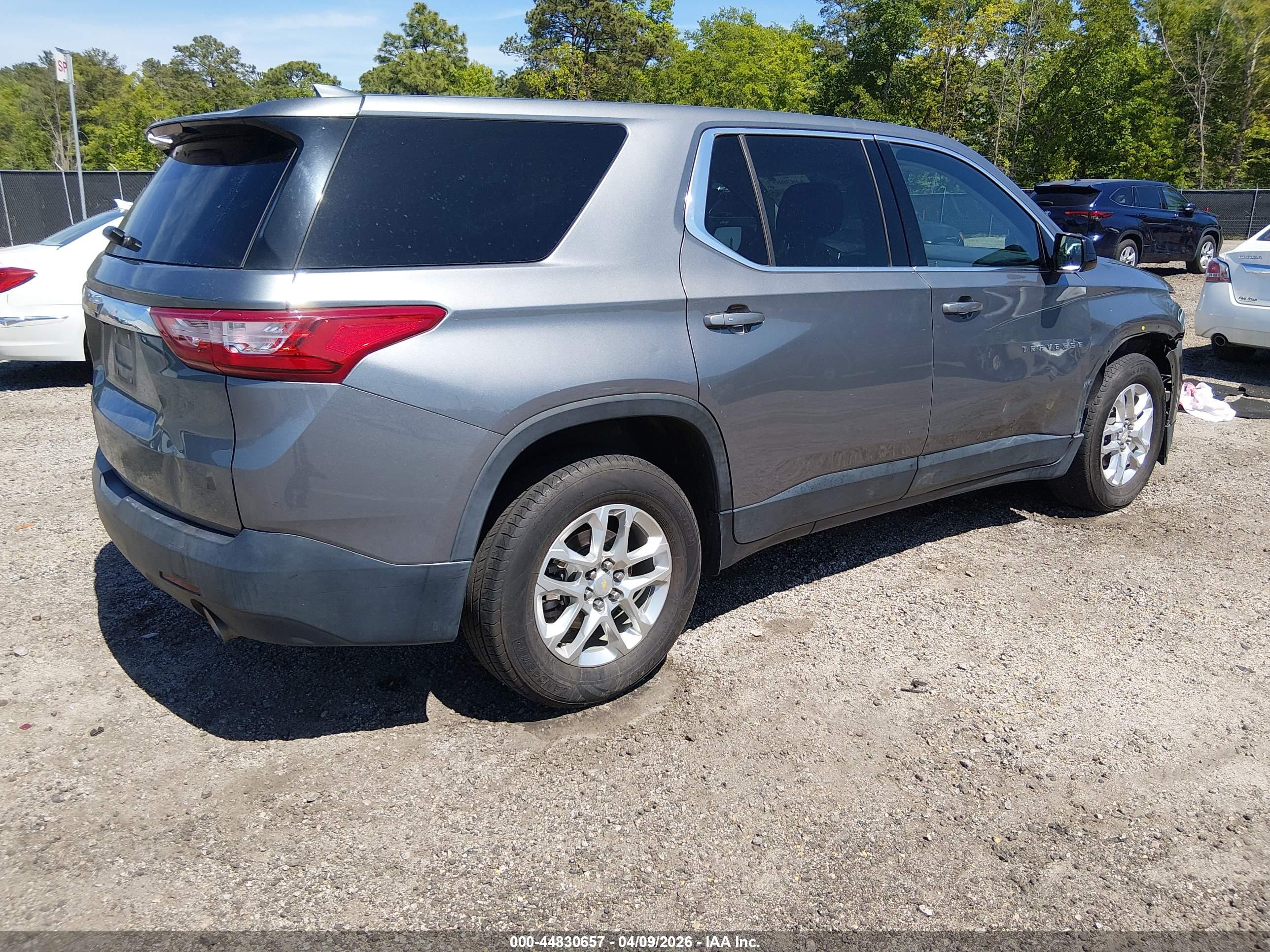CHEVROLET TRAVERSE image 4