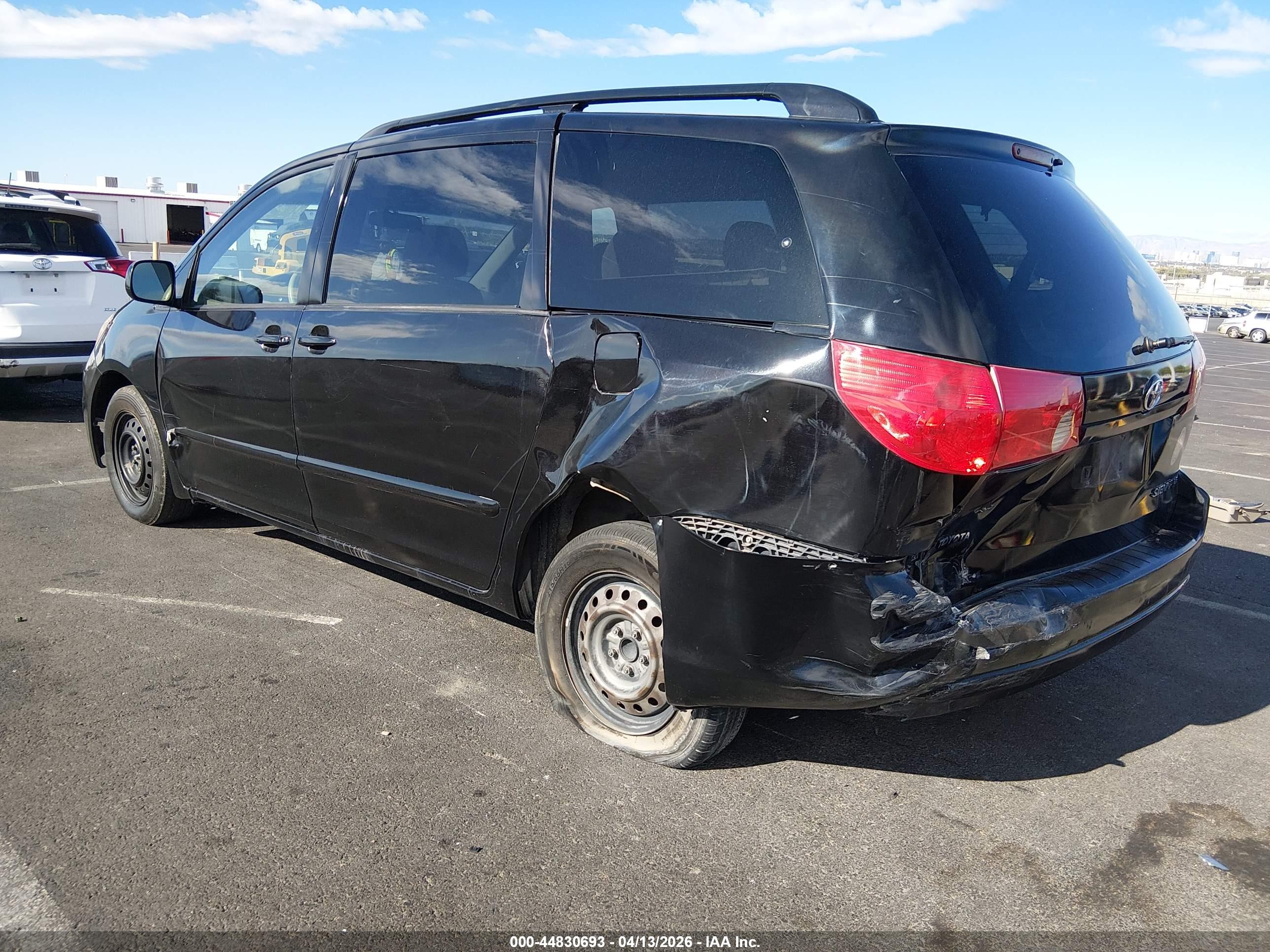 TOYOTA SIENNA image 3