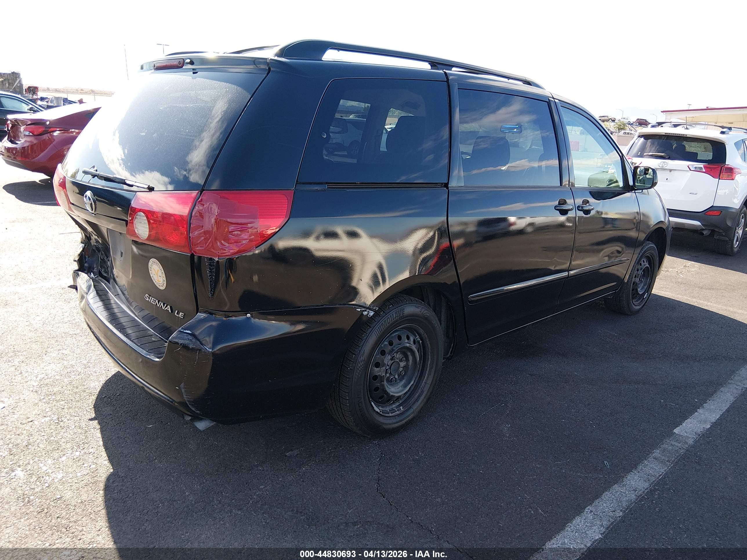 TOYOTA SIENNA image 4