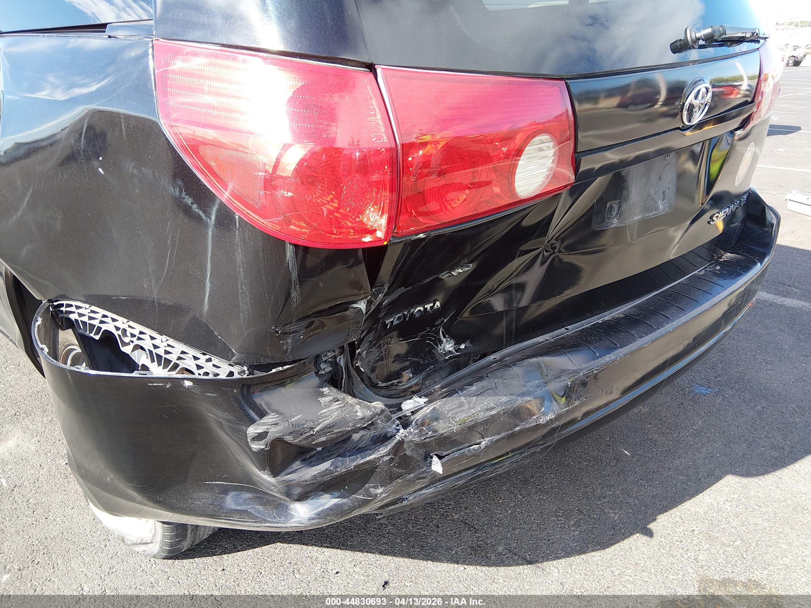 TOYOTA SIENNA image 6