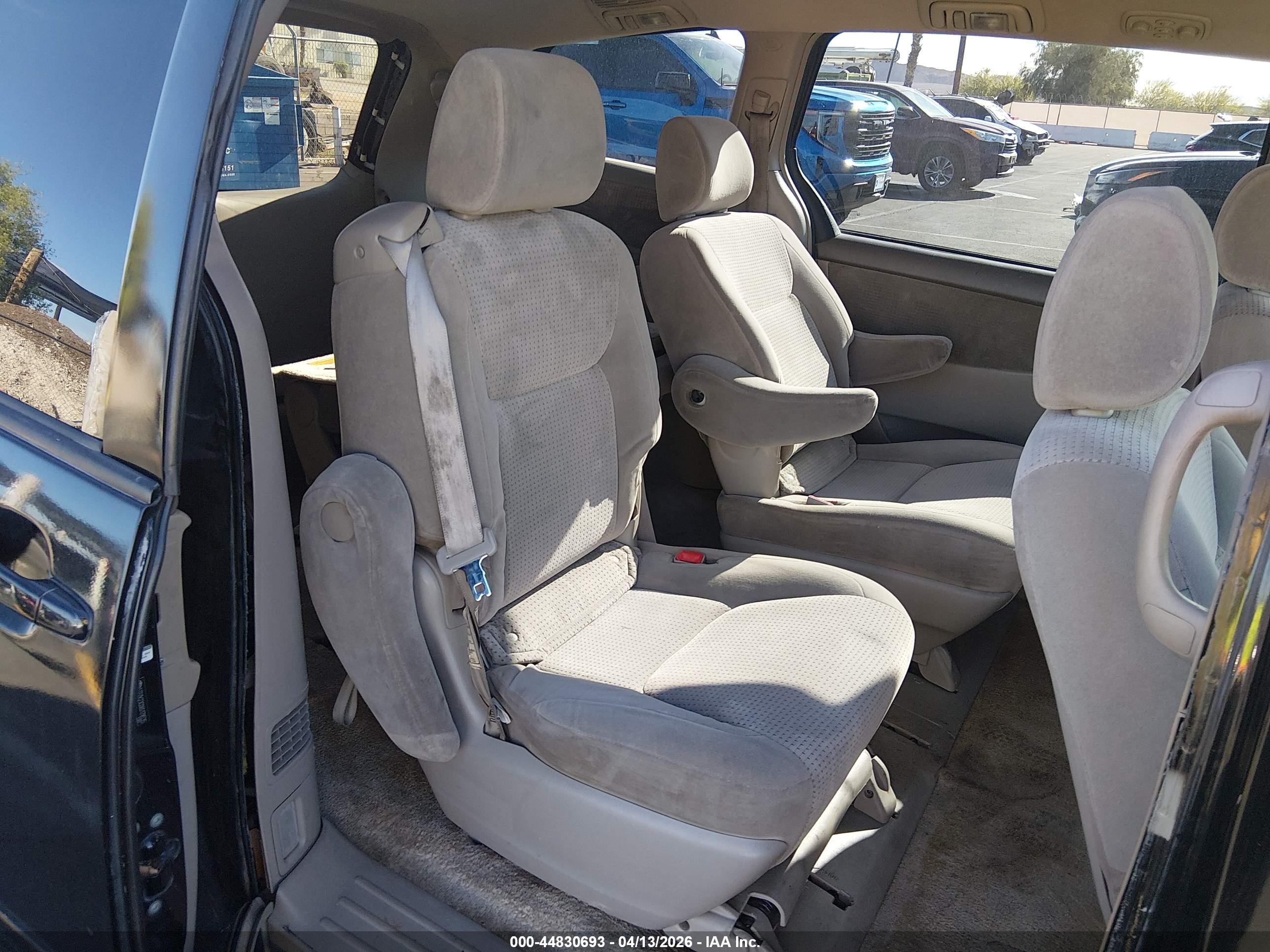TOYOTA SIENNA image 8