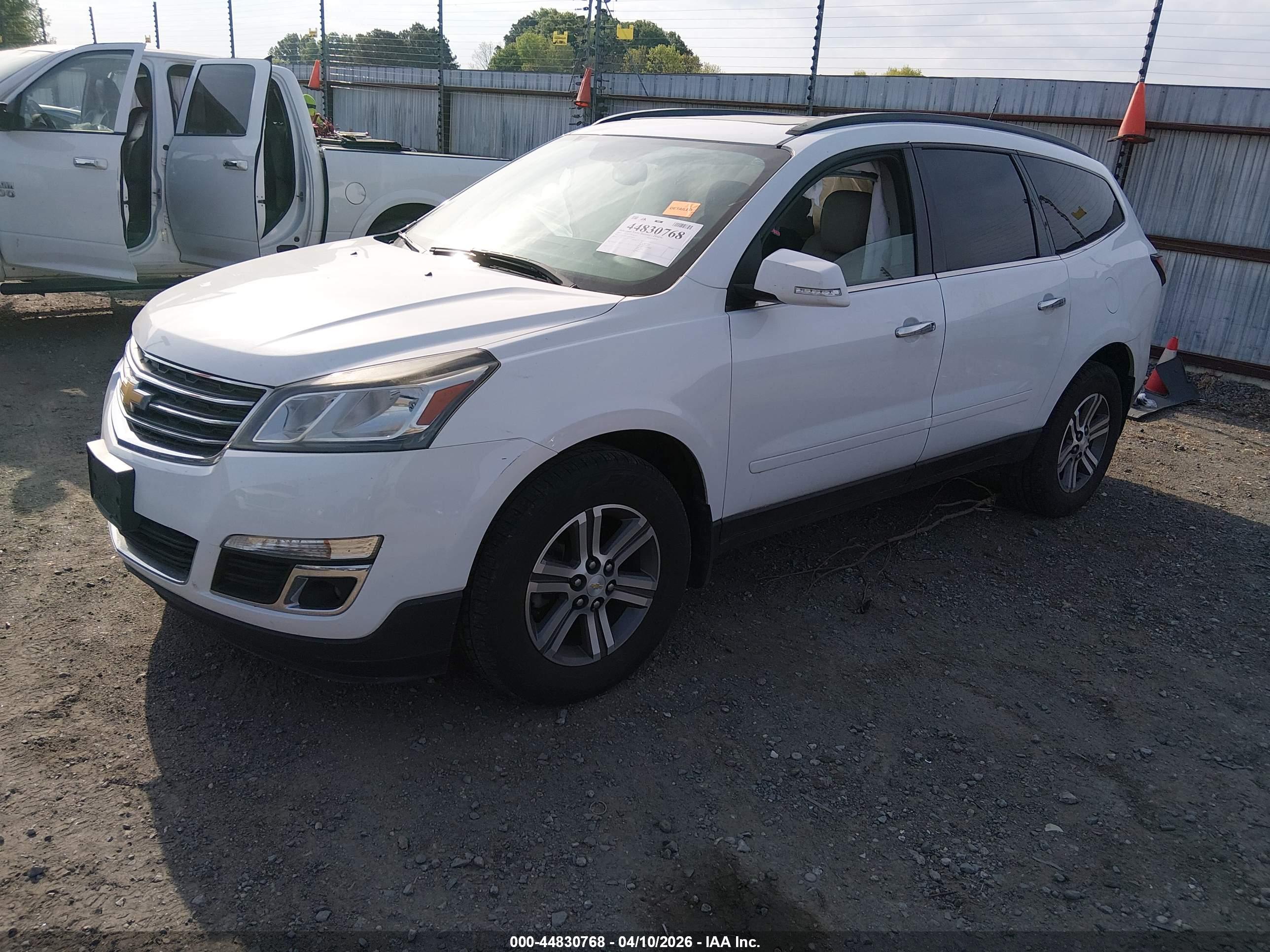 CHEVROLET TRAVERSE image 2