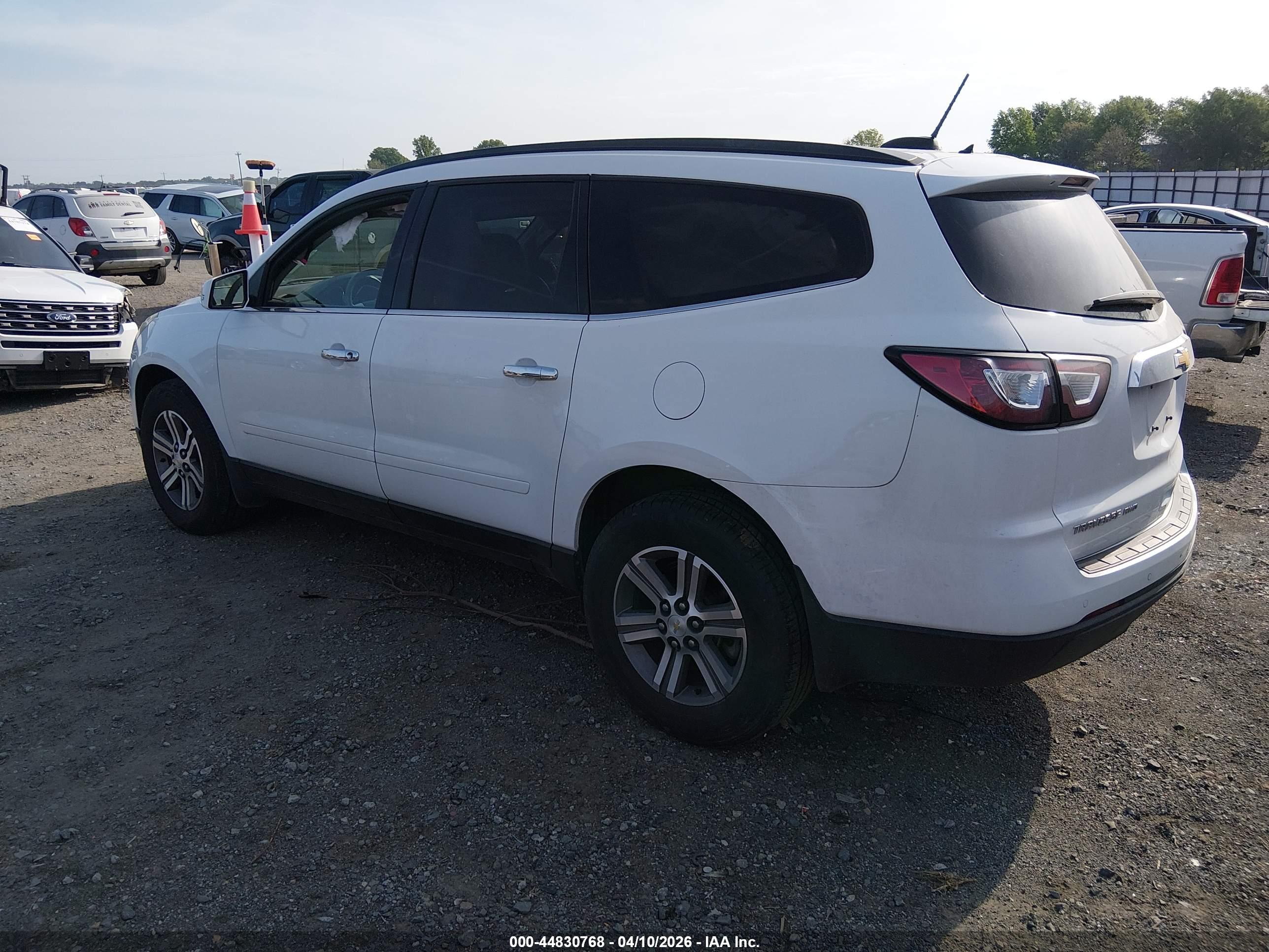 CHEVROLET TRAVERSE image 3