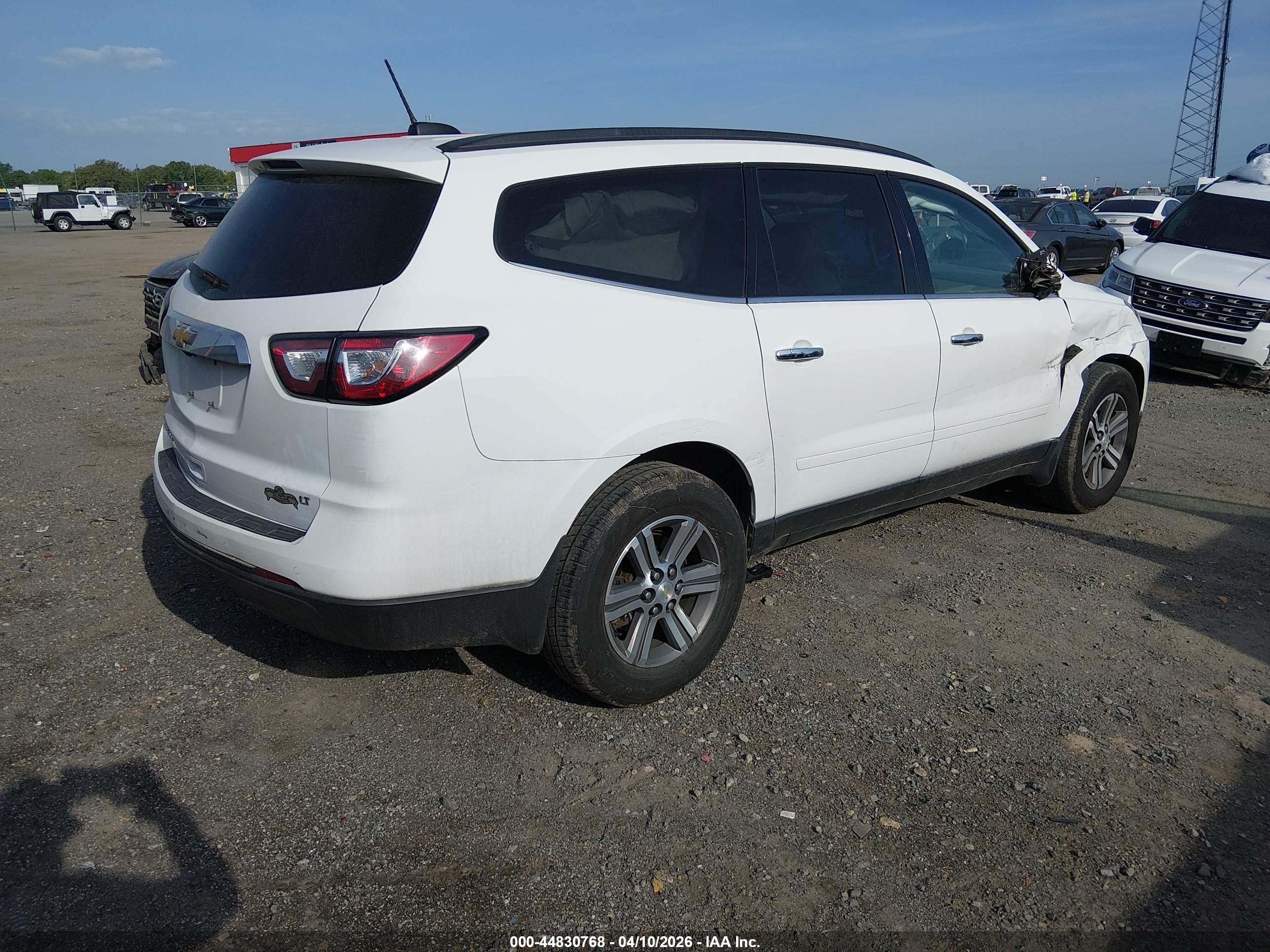 CHEVROLET TRAVERSE image 4