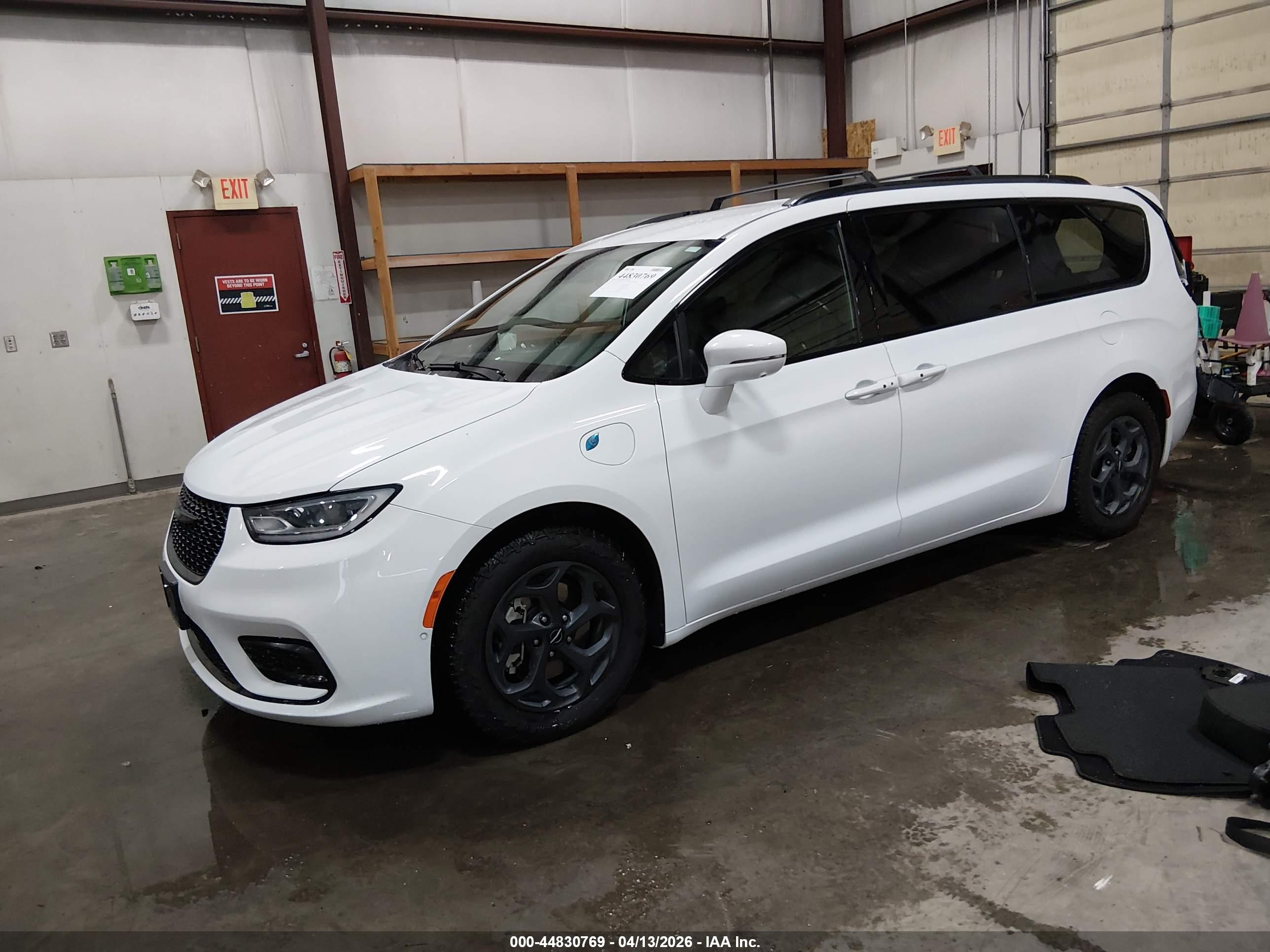 CHRYSLER PACIFICA image 2