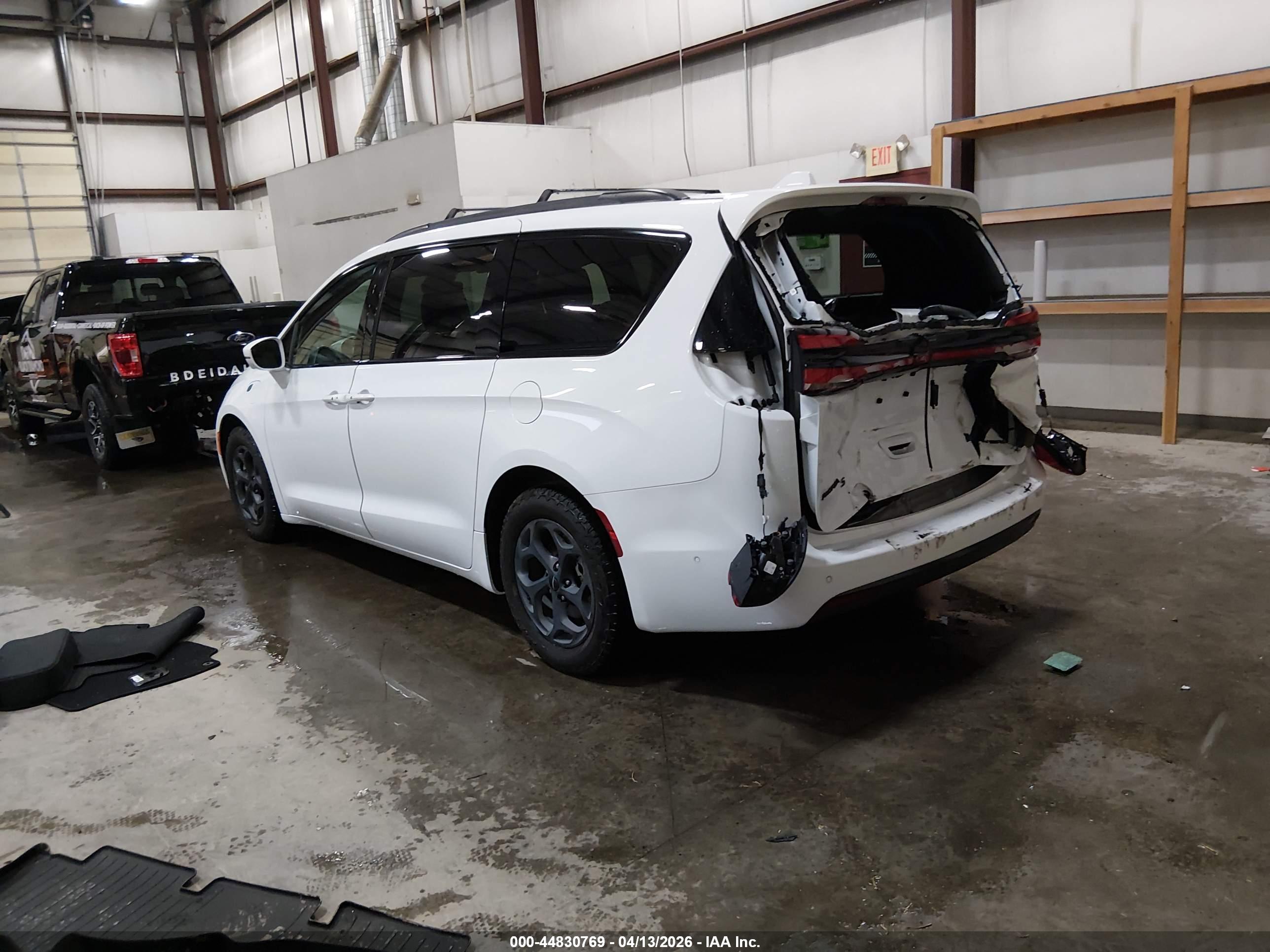 CHRYSLER PACIFICA image 3