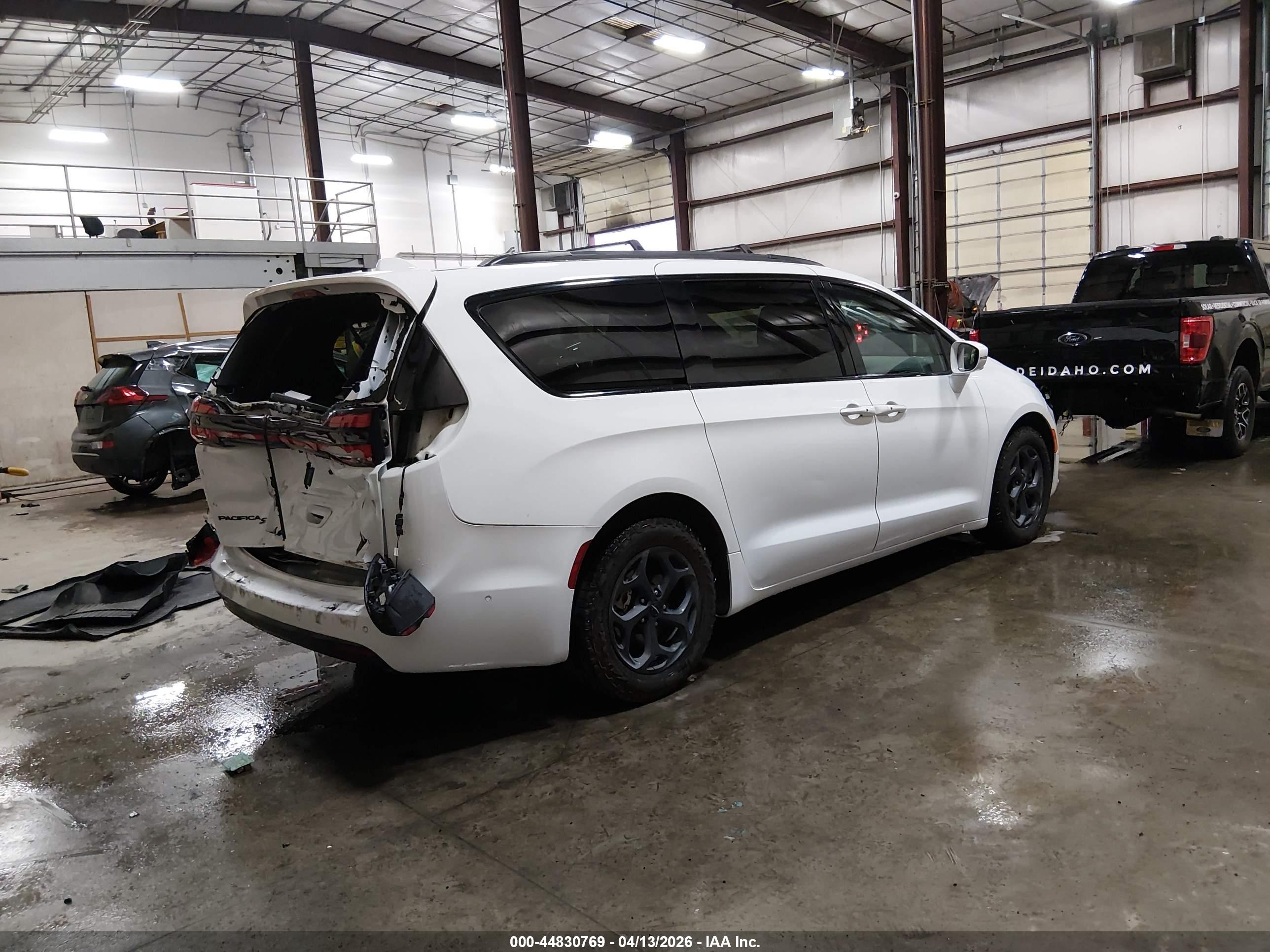 CHRYSLER PACIFICA image 4