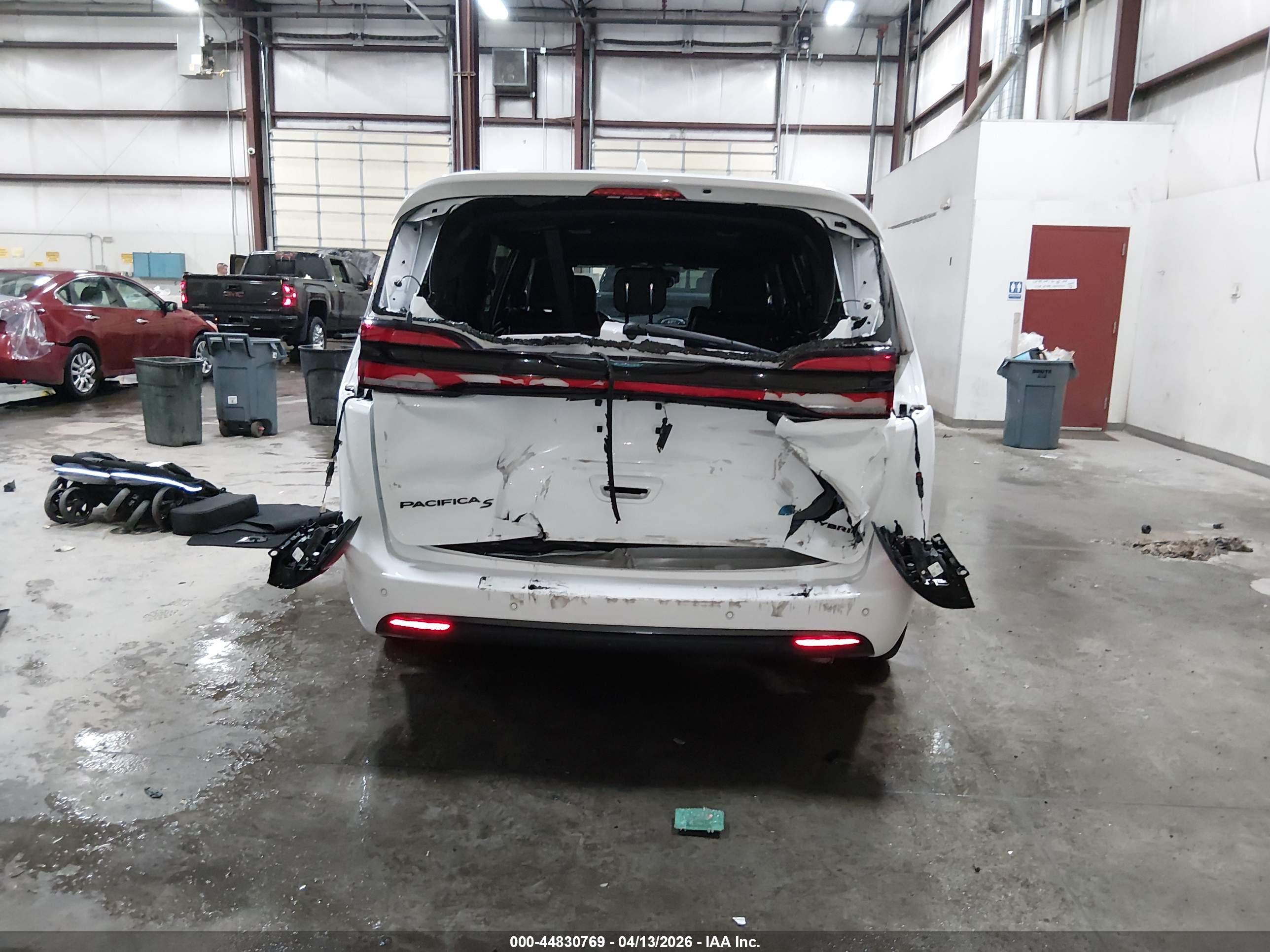 CHRYSLER PACIFICA image 6