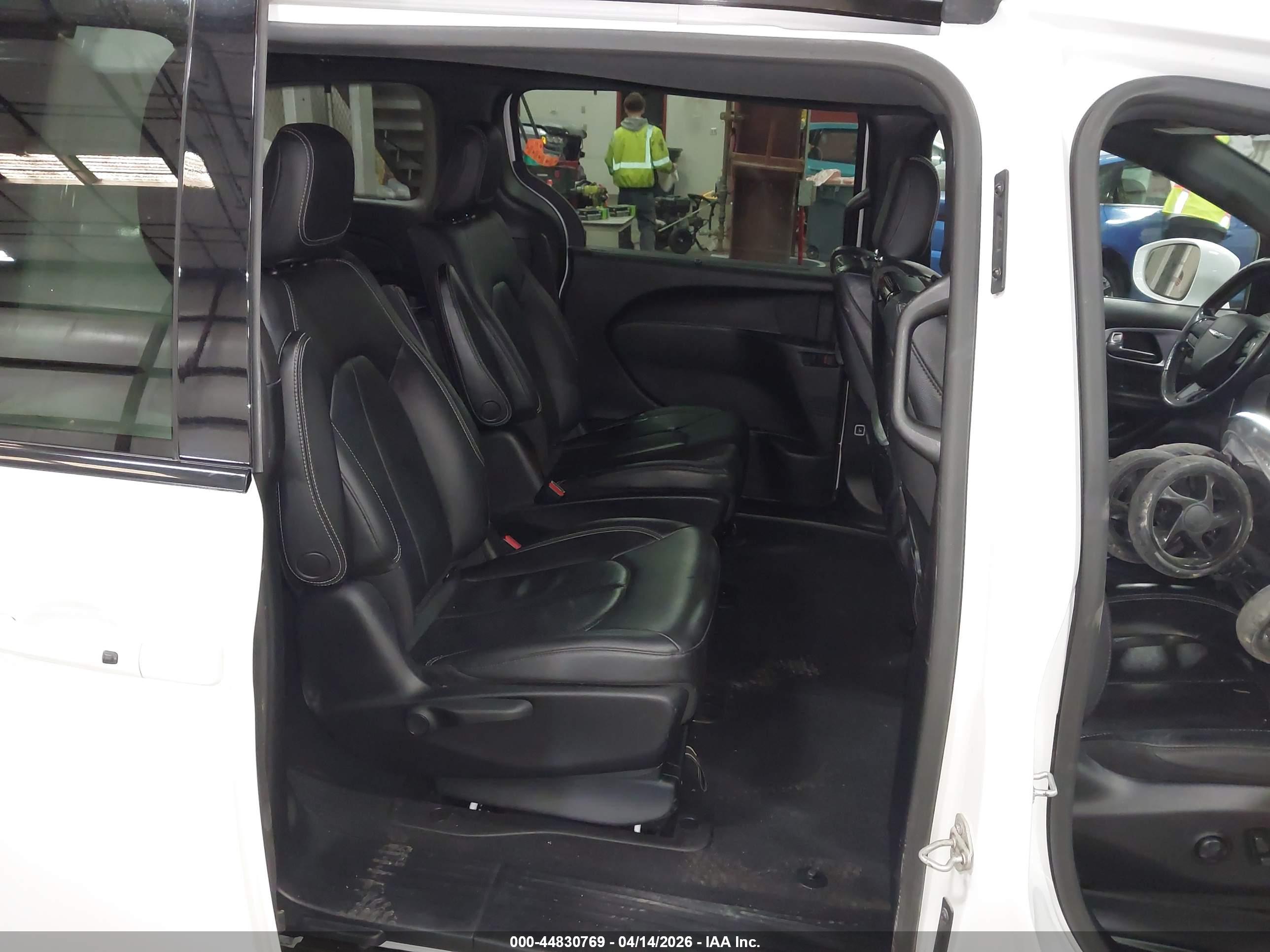 CHRYSLER PACIFICA image 8
