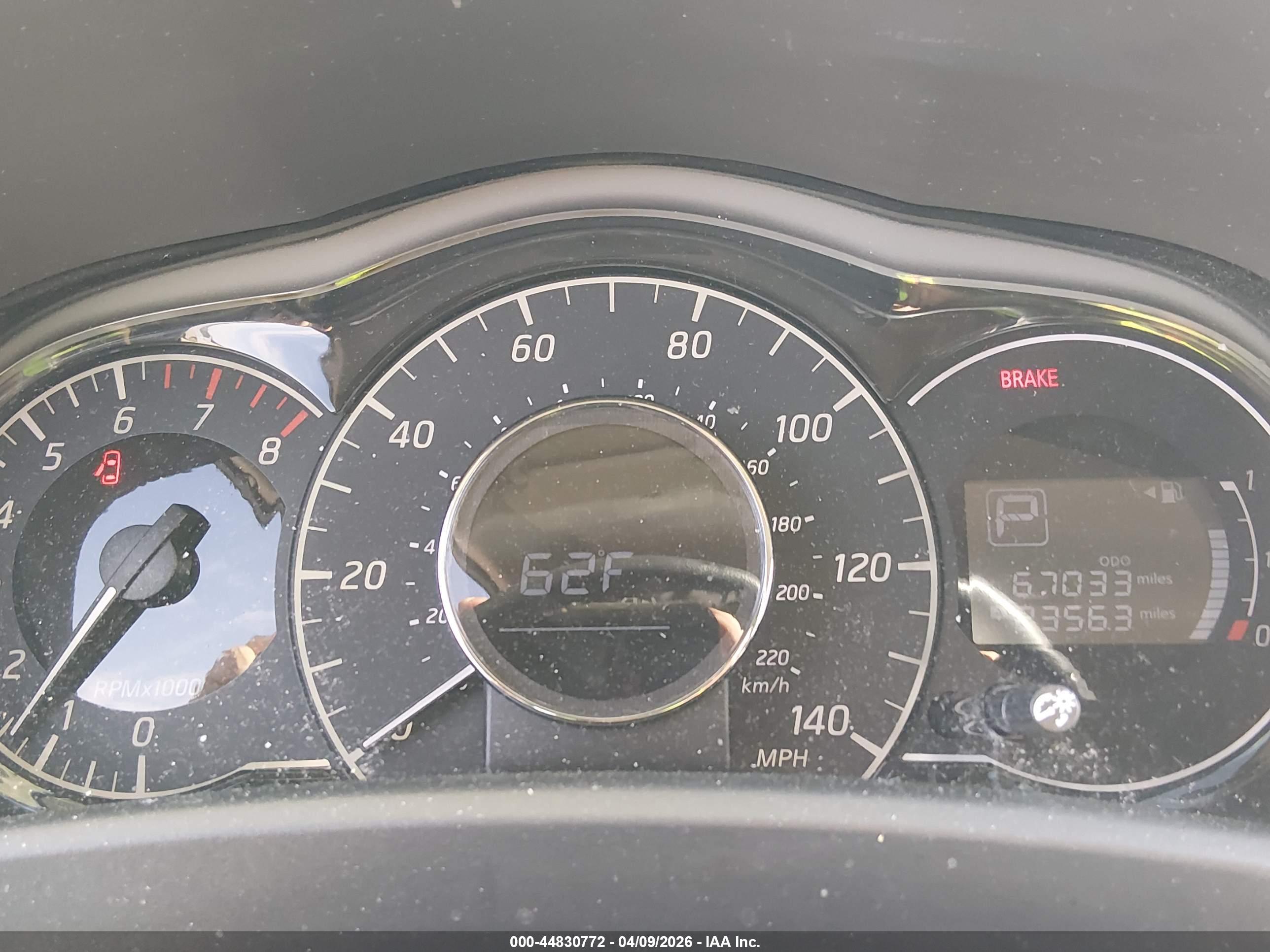 NISSAN VERSA image 6