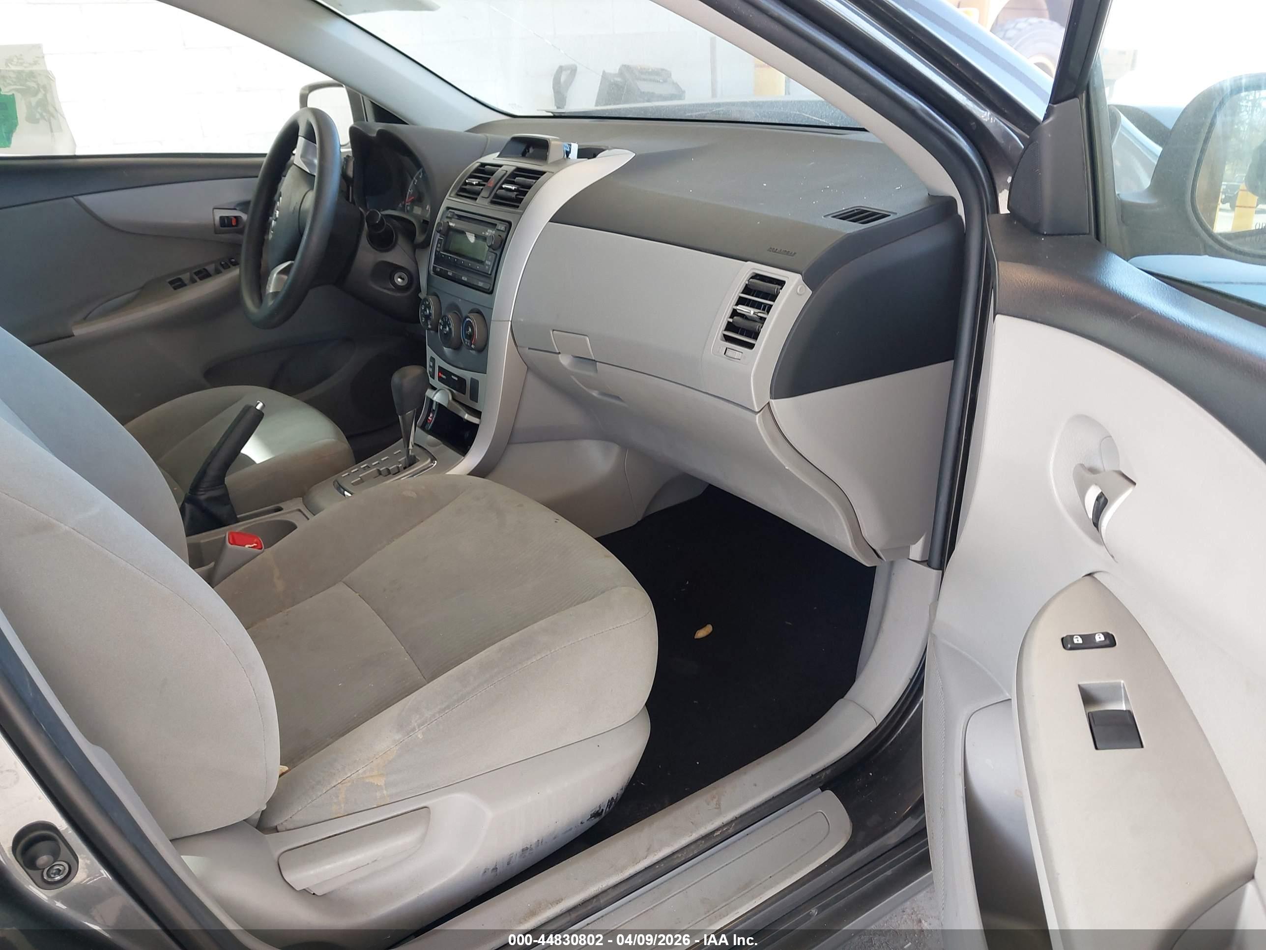 TOYOTA COROLLA image 5