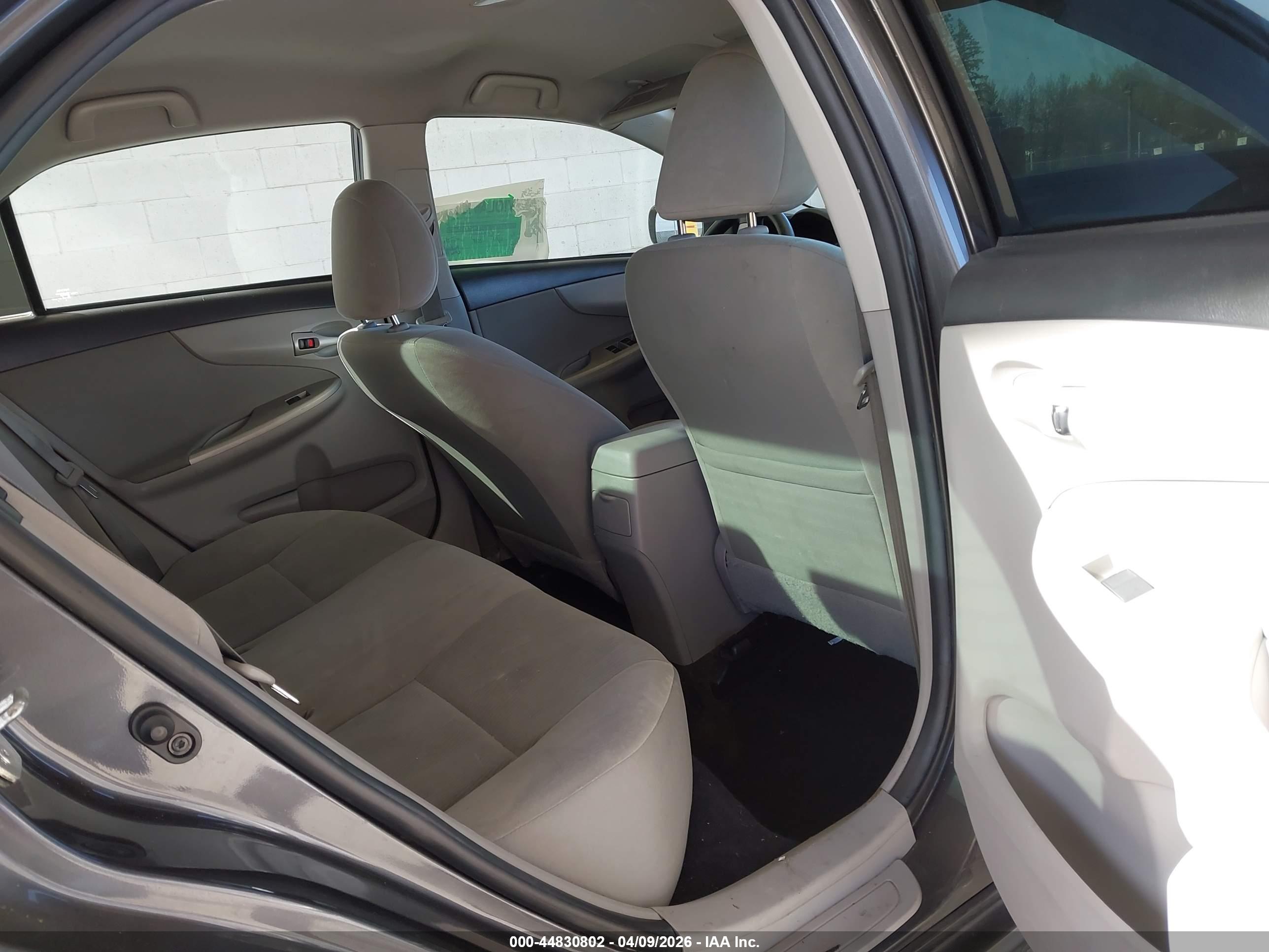 TOYOTA COROLLA image 8