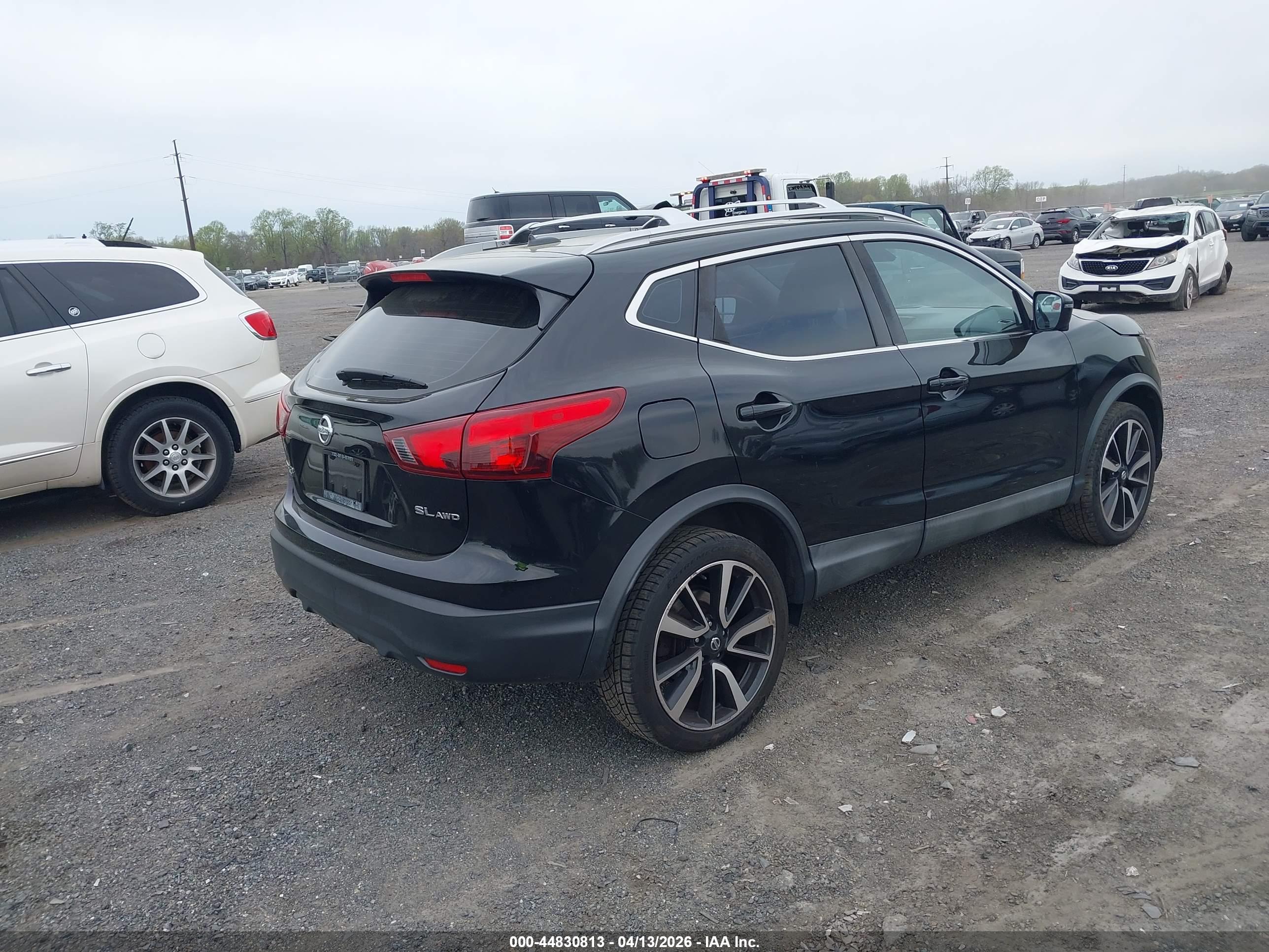 NISSAN ROGUE image 4
