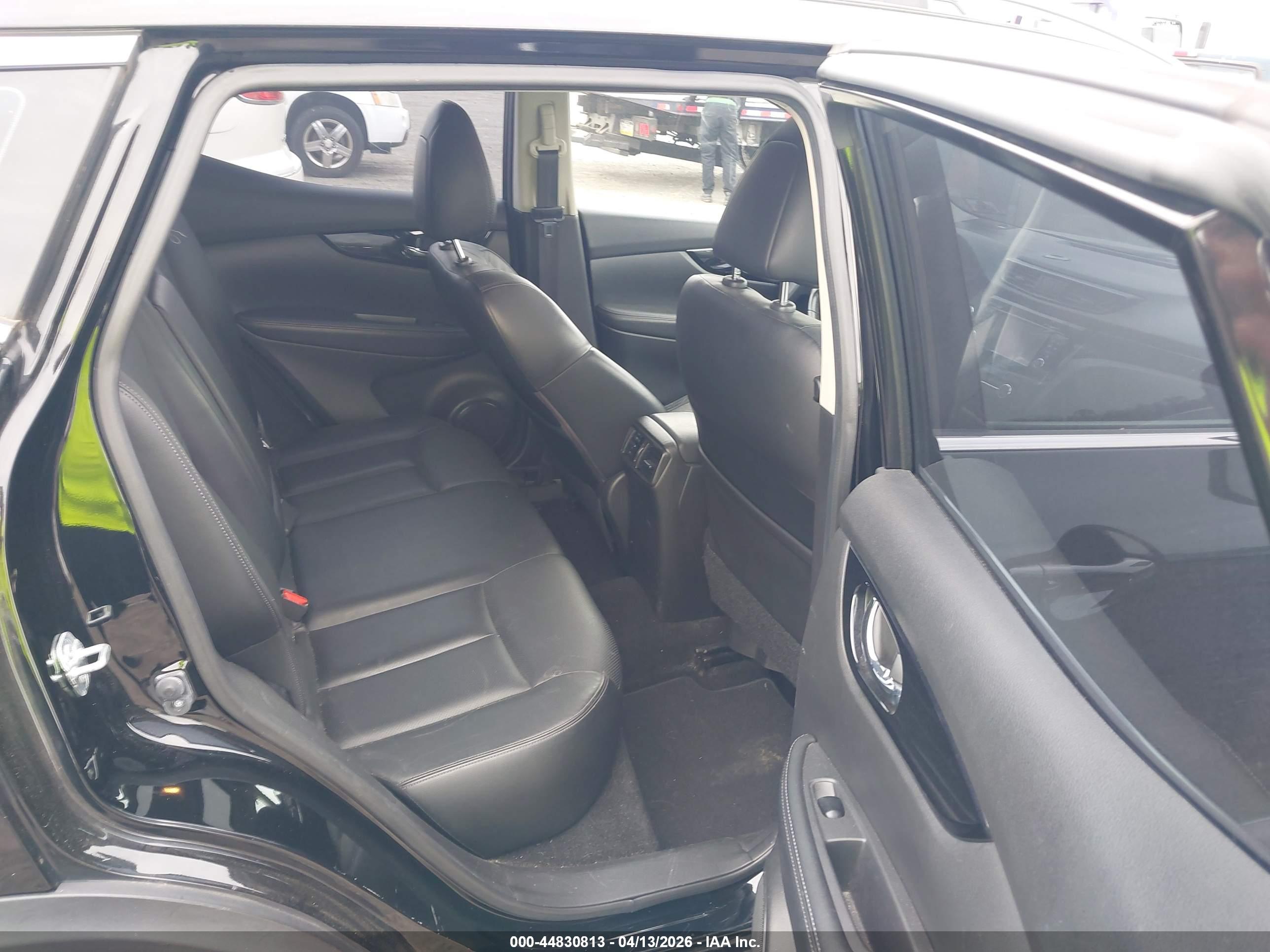 NISSAN ROGUE image 8