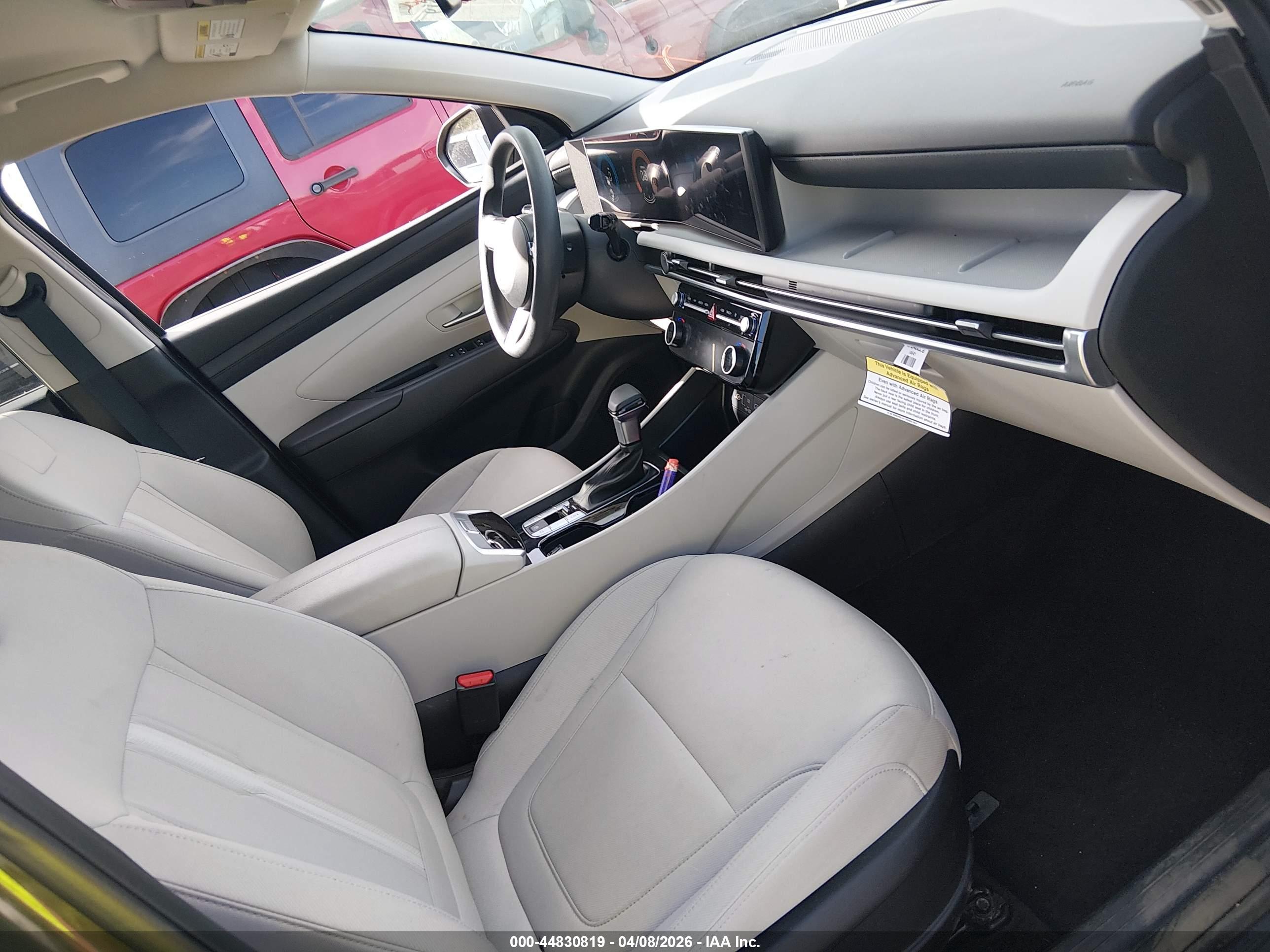 HYUNDAI TUCSON image 5