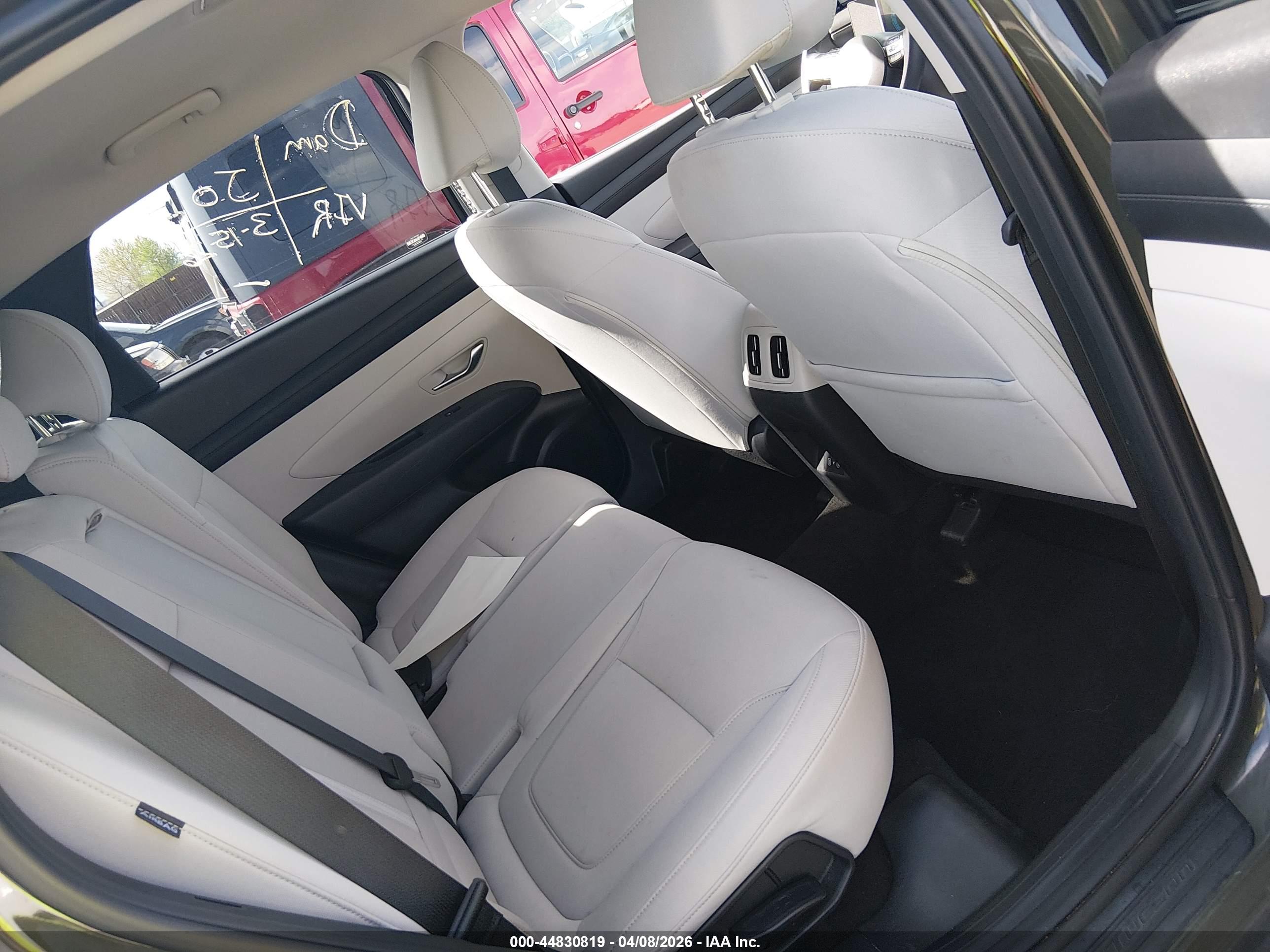 HYUNDAI TUCSON image 8