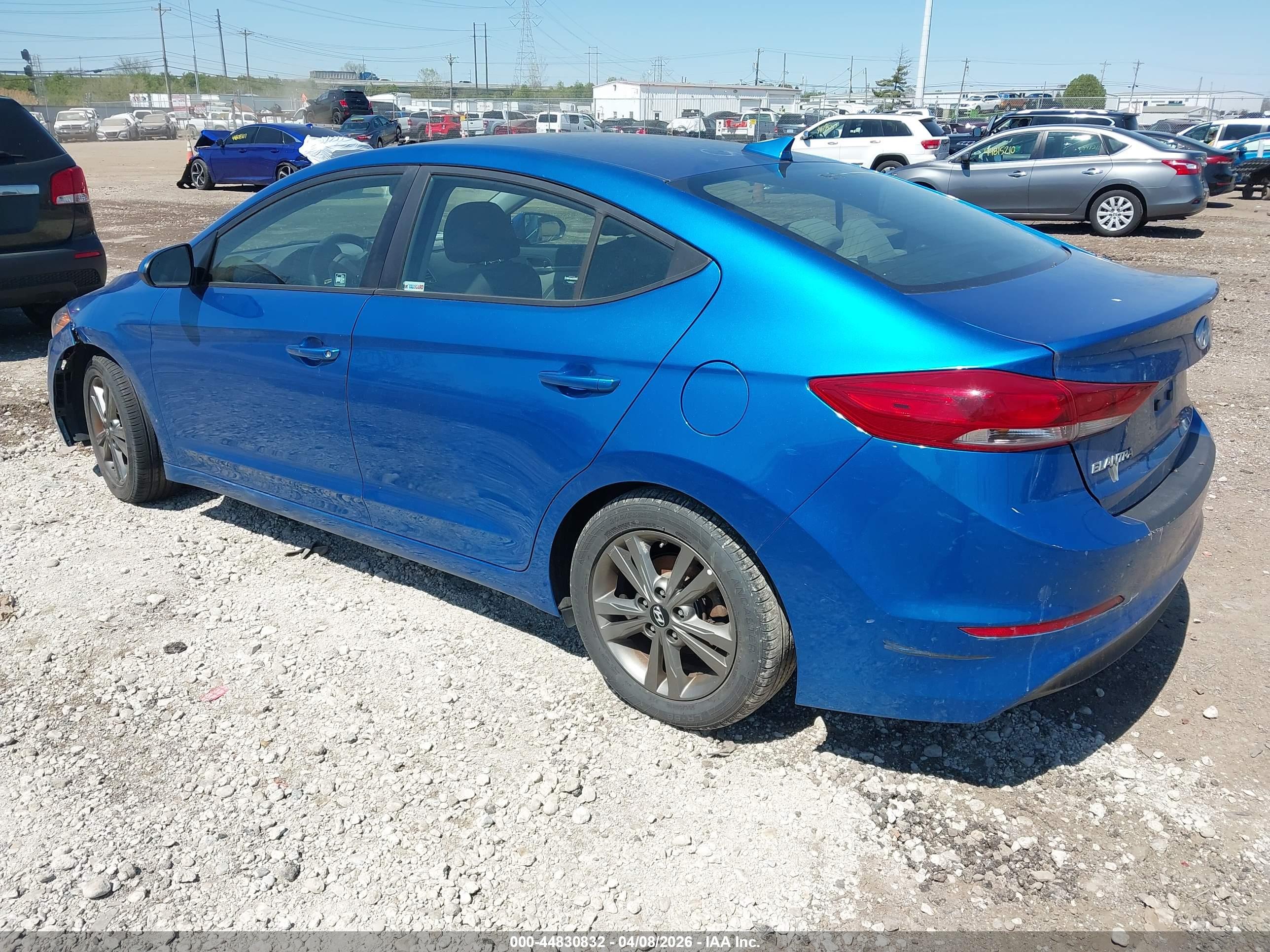 HYUNDAI ELANTRA image 3