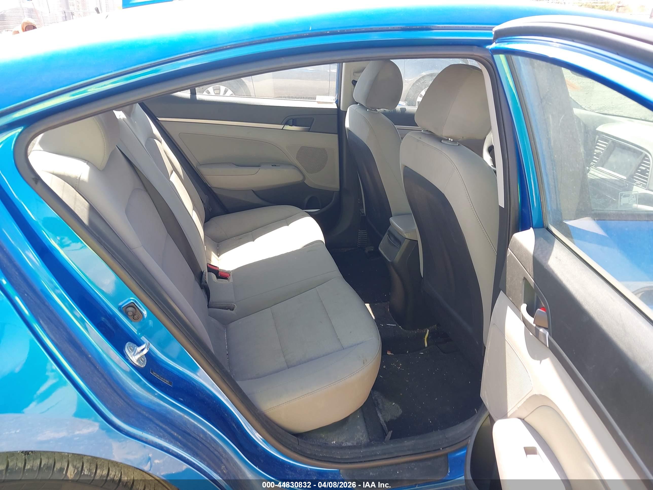 HYUNDAI ELANTRA image 8