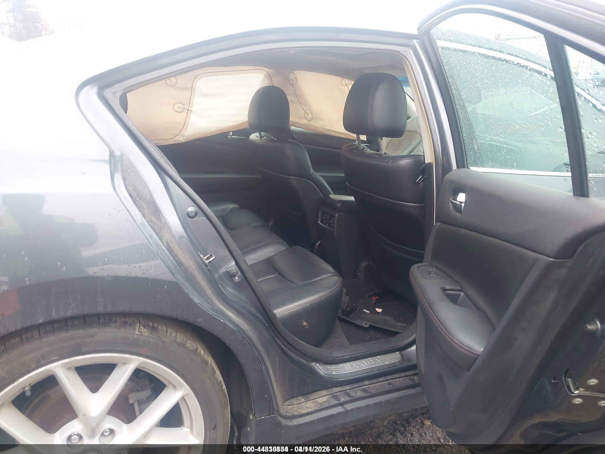 NISSAN MAXIMA image 8
