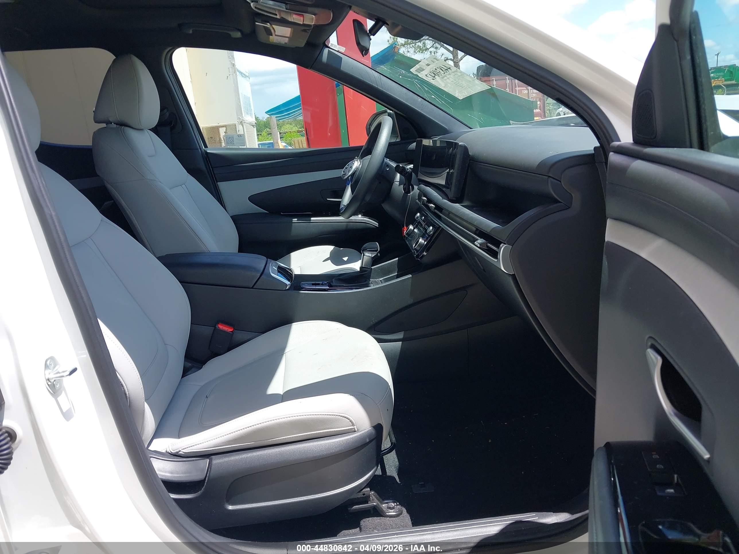 HYUNDAI SANTA image 5